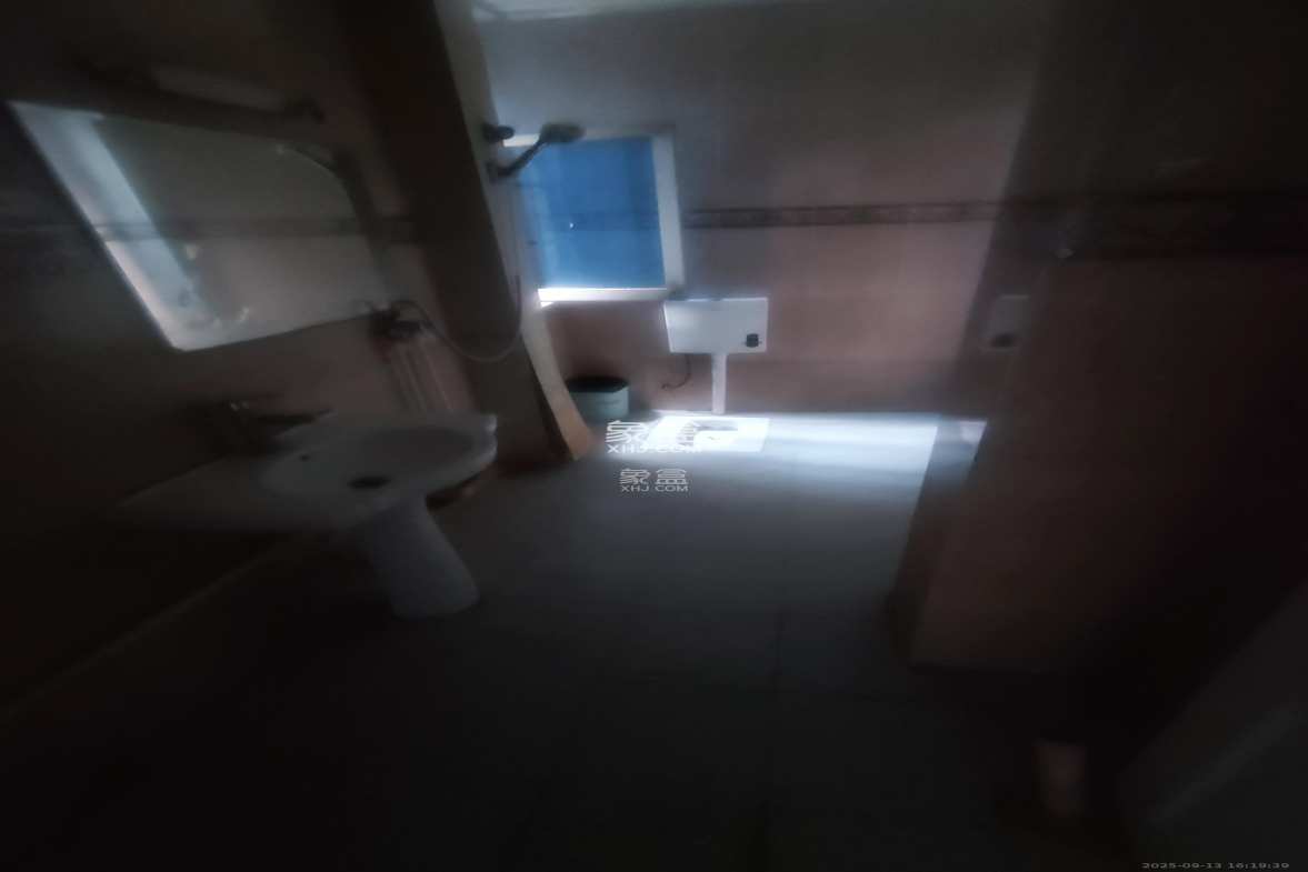 湘华公寓 5室2厅2卫 2600.0元/月 湘华公寓 5室2厅2卫 2600.0元/月室内图