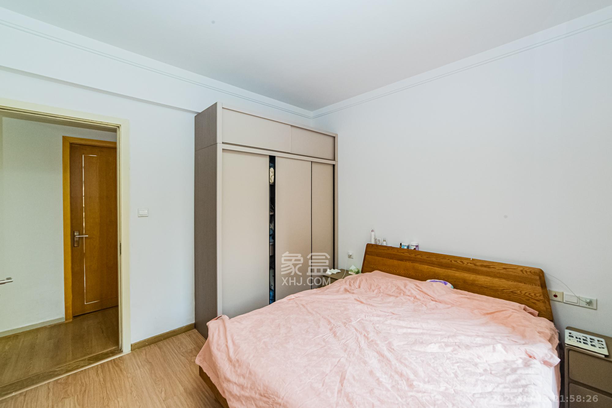 珠江郦城薰衣道  3室2厅1卫    89.0万卧室