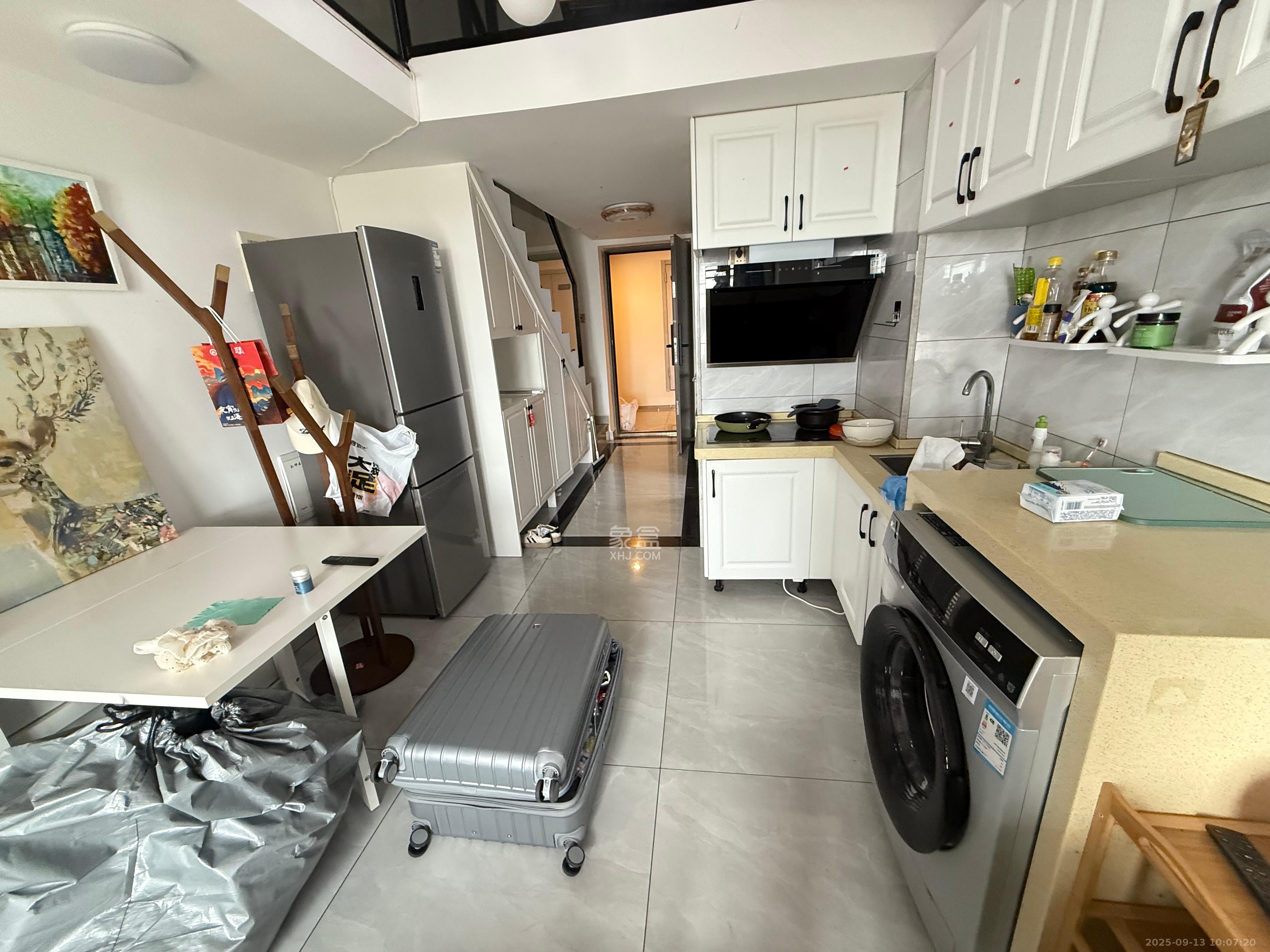 弘坤云寓  1室1厅1卫    2500.0元/月室内图