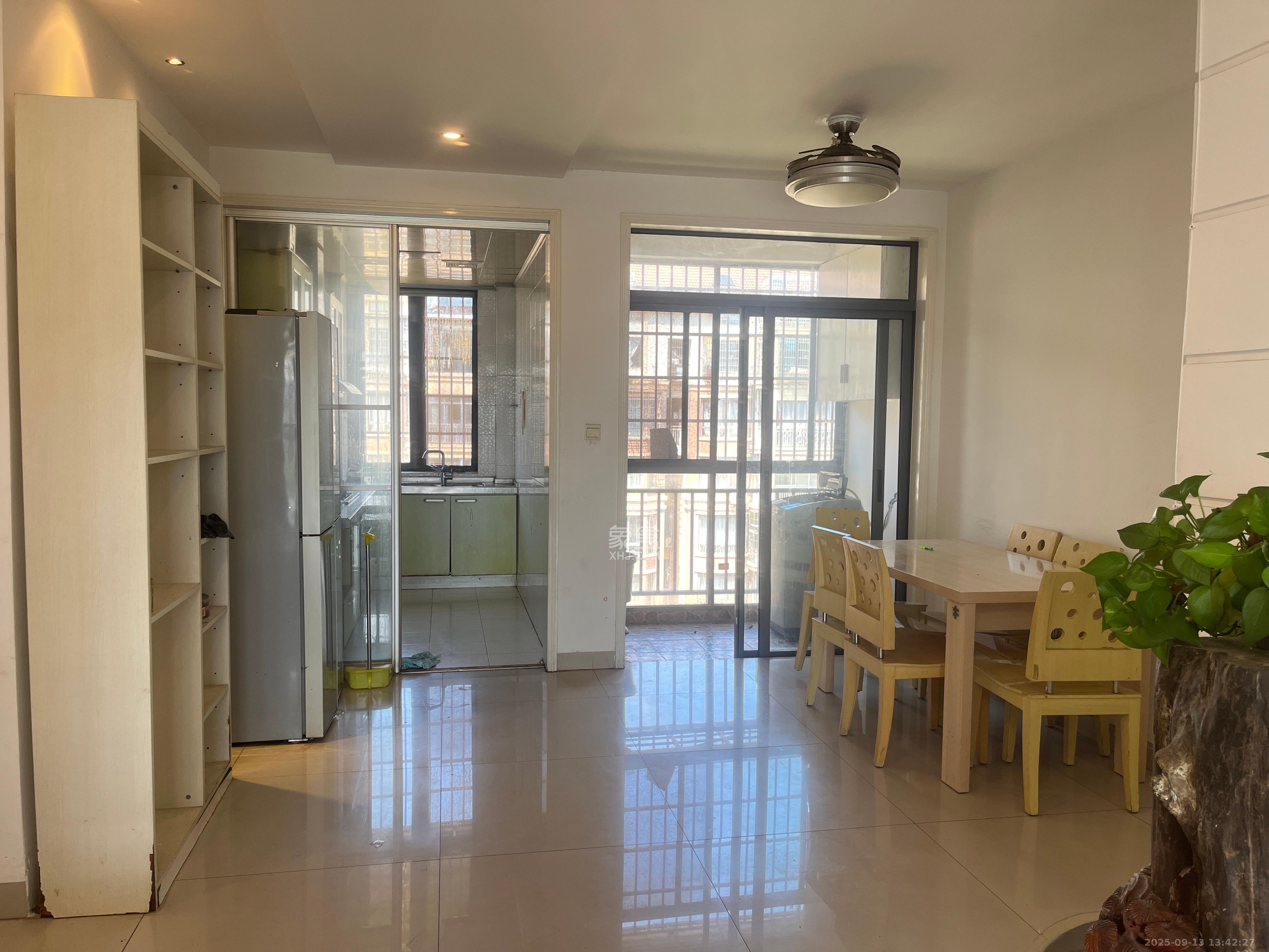 上海城小区 3室2厅2卫 2400.0元/月 上海城小区 3室2厅2卫 2400.0元/月室内图