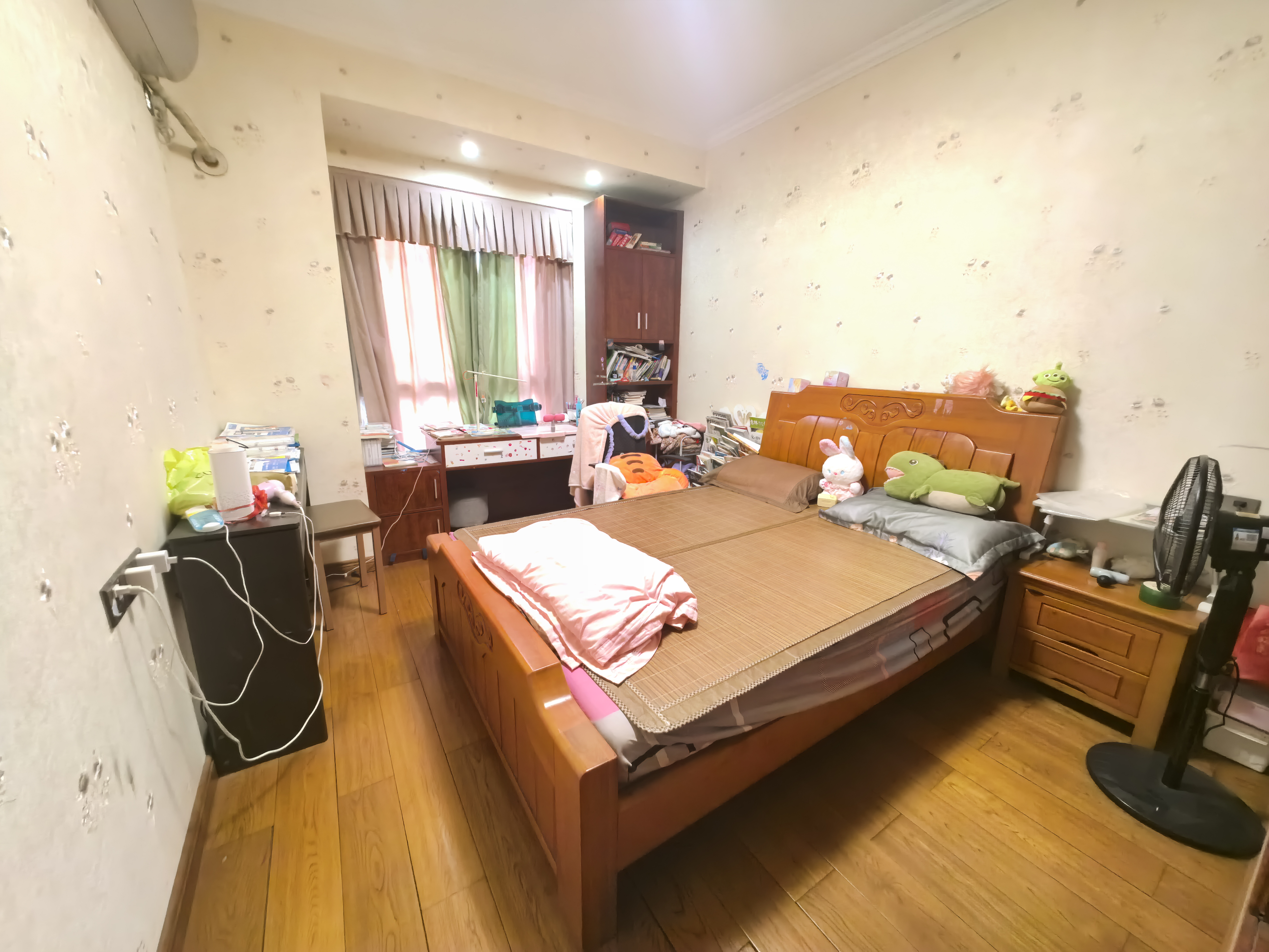 莱茵小镇  3室2厅2卫    69.8万 莱茵小镇  3室2厅2卫    69.8万室内图