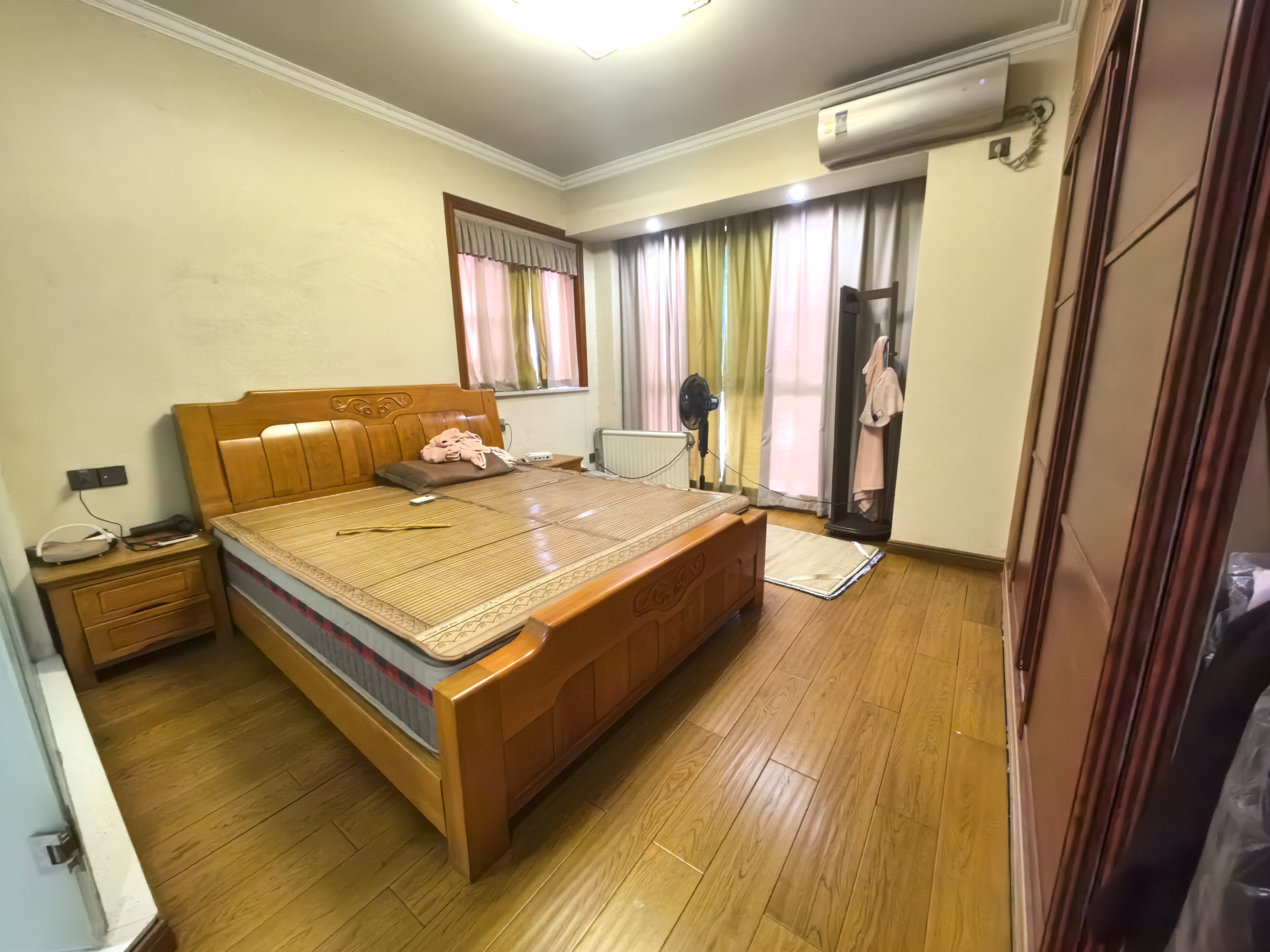 莱茵小镇  3室2厅2卫    69.8万 莱茵小镇  3室2厅2卫    69.8万室内图