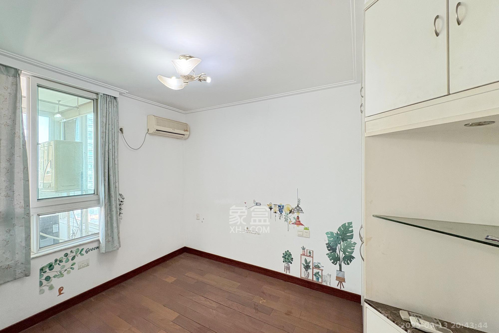 君临天厦  3室2厅1卫    150.0万 君临天厦  3室2厅1卫    150.0万卧室