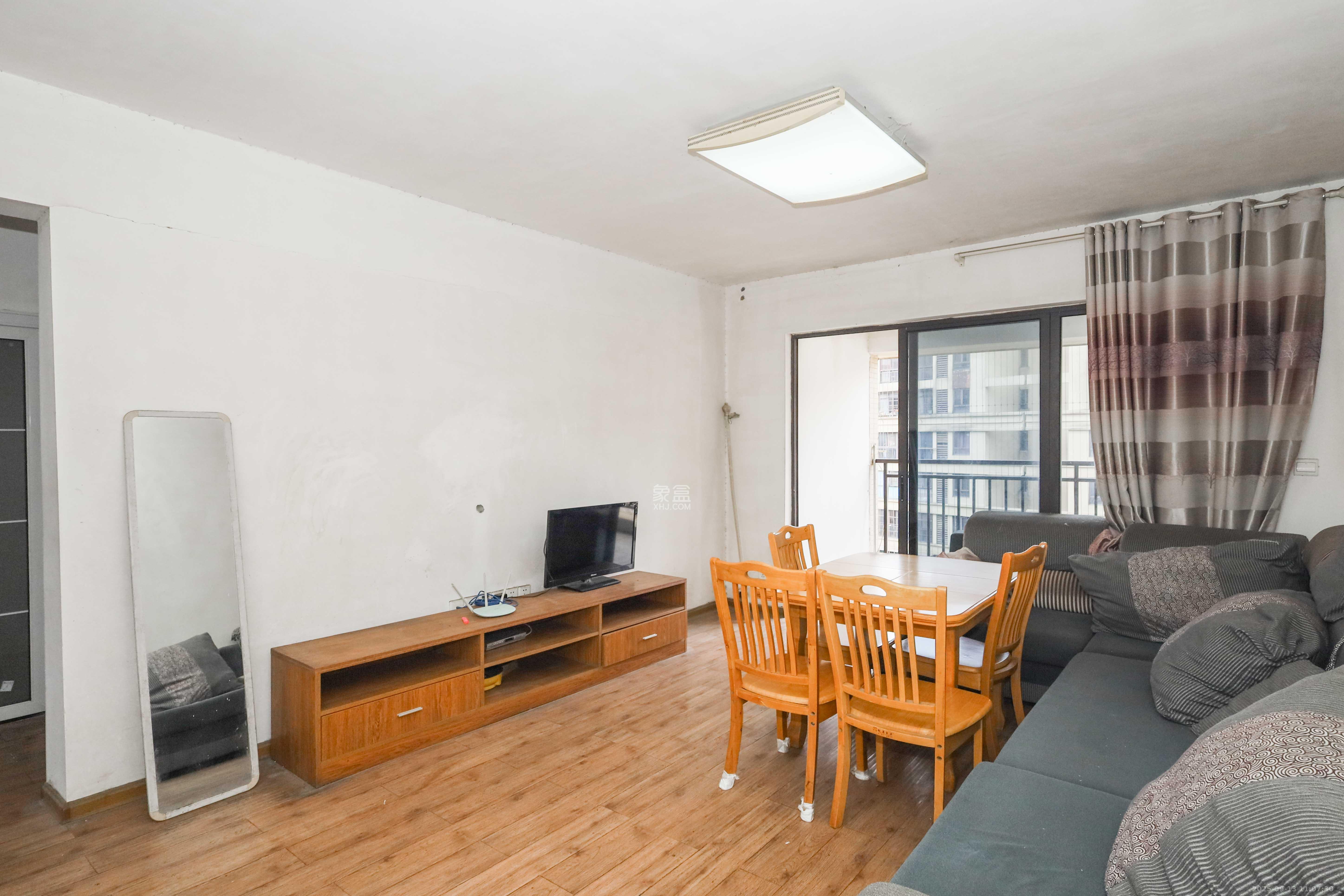 保利麓谷林语D区  3室1厅1卫    75.0万 保利麓谷林语D区  3室1厅1卫    75.0万客厅