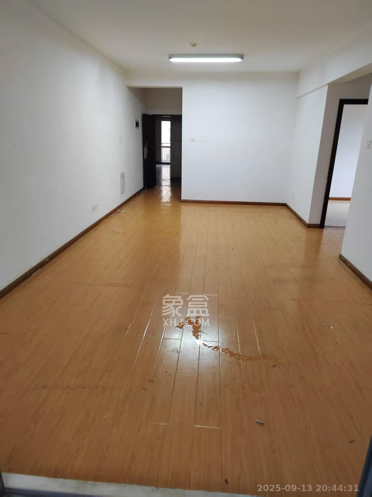 卓越蔚蓝海岸二期  2室2厅1卫   1500.00元/月室内图
