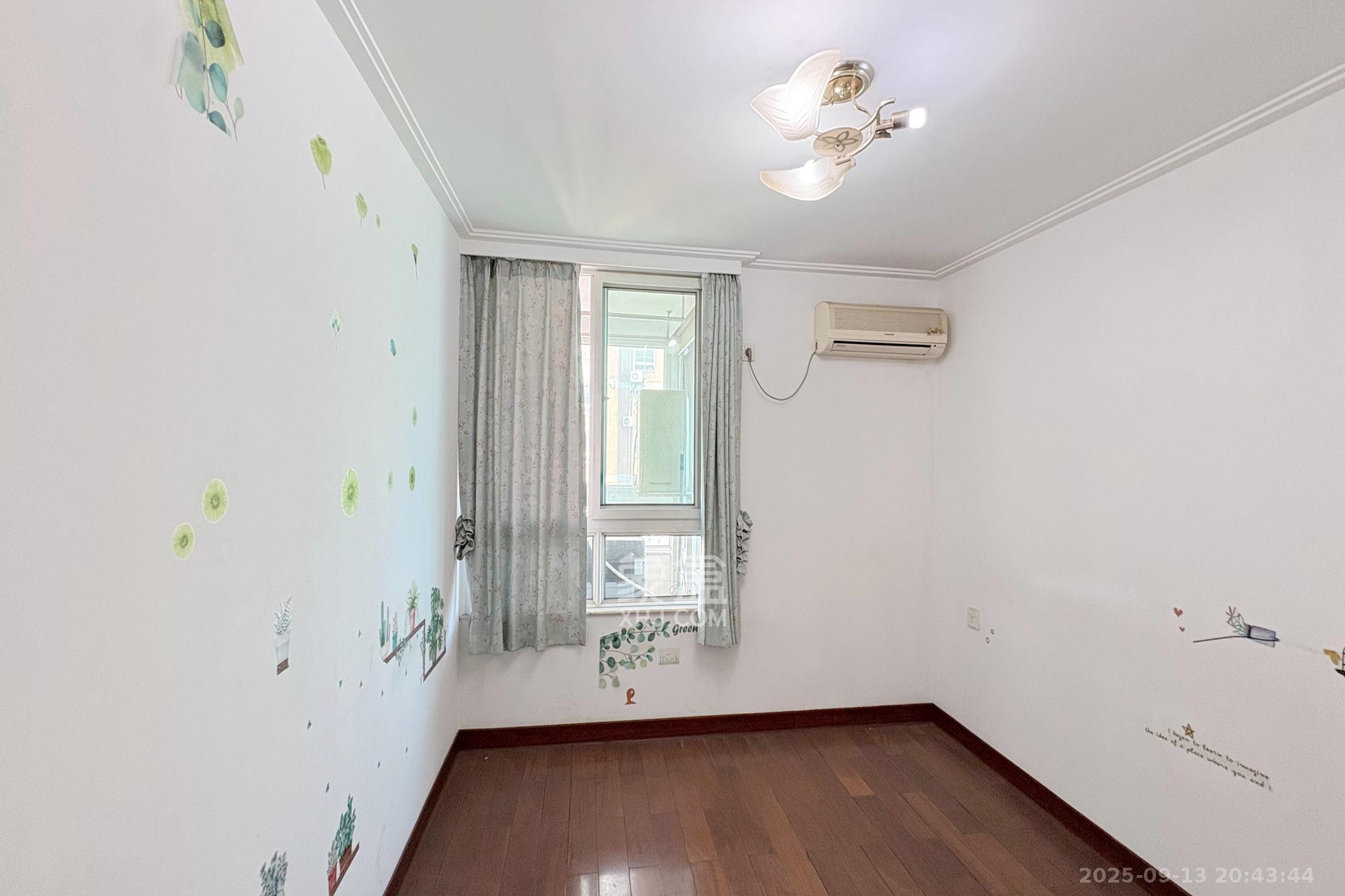 君临天厦  3室2厅1卫    150.0万 君临天厦  3室2厅1卫    150.0万卧室