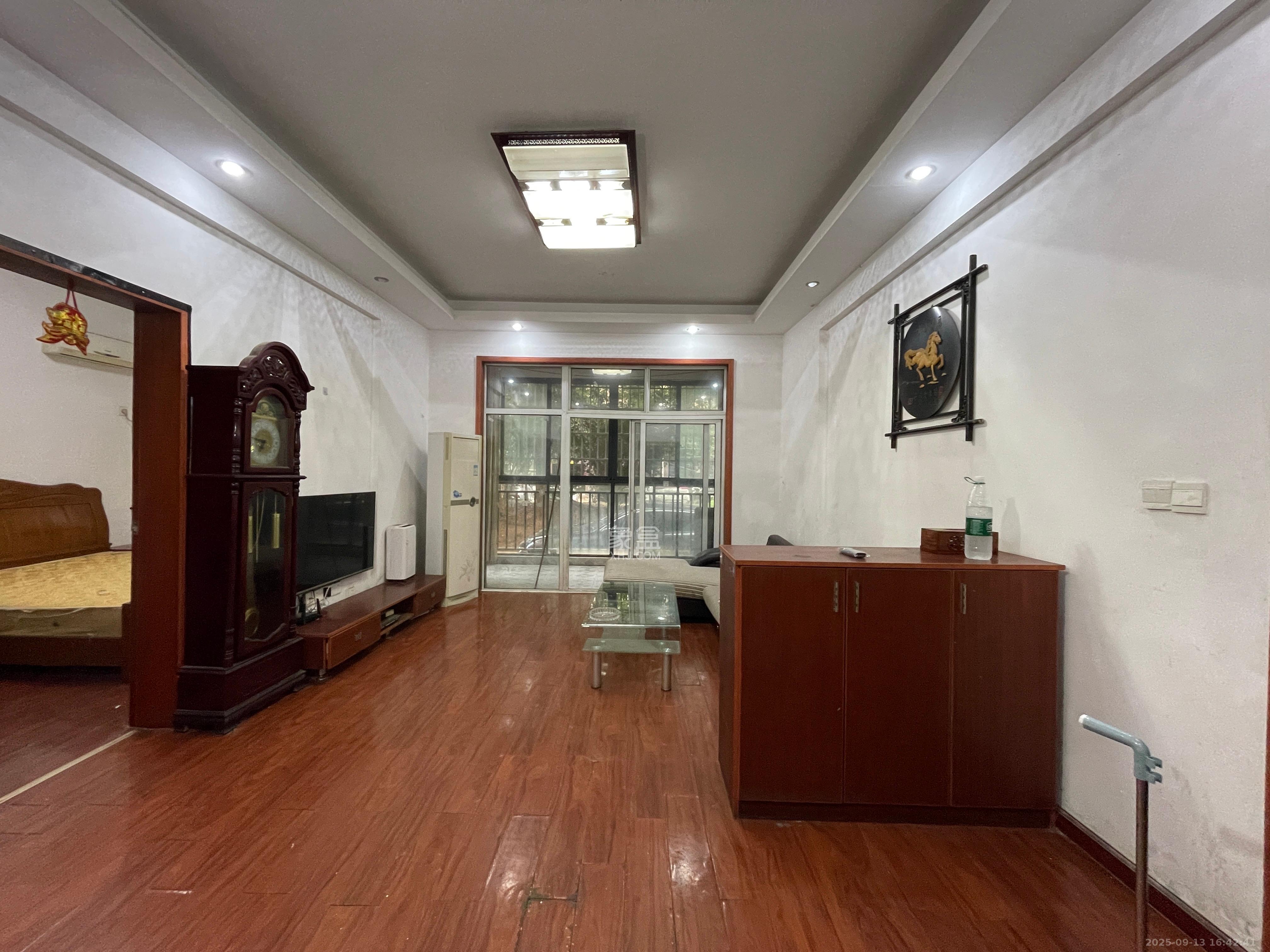 山水新城  2室2厅1卫    1300.0元/月 山水新城  2室2厅1卫    1300.0元/月