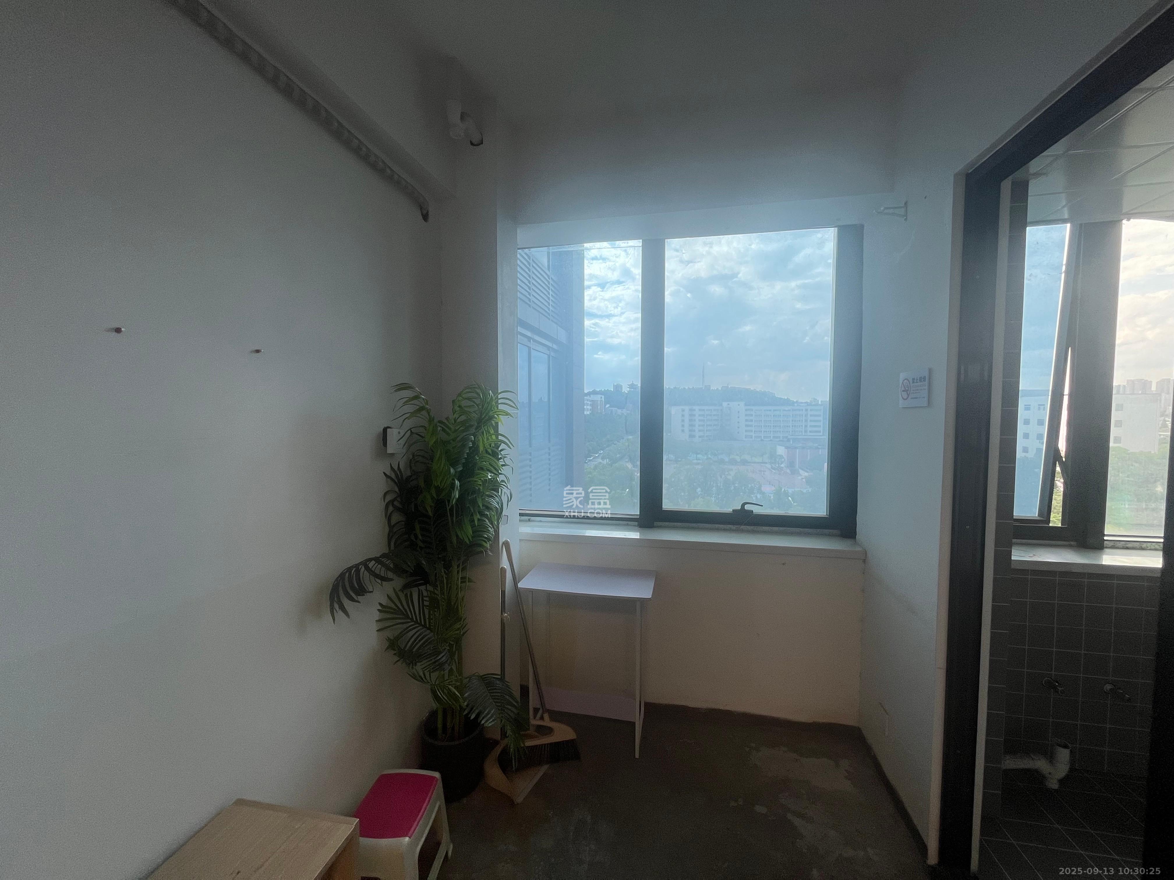 未来漫城  1室1厅1卫    1300.0元/月 未来漫城  1室1厅1卫    1300.0元/月室内图