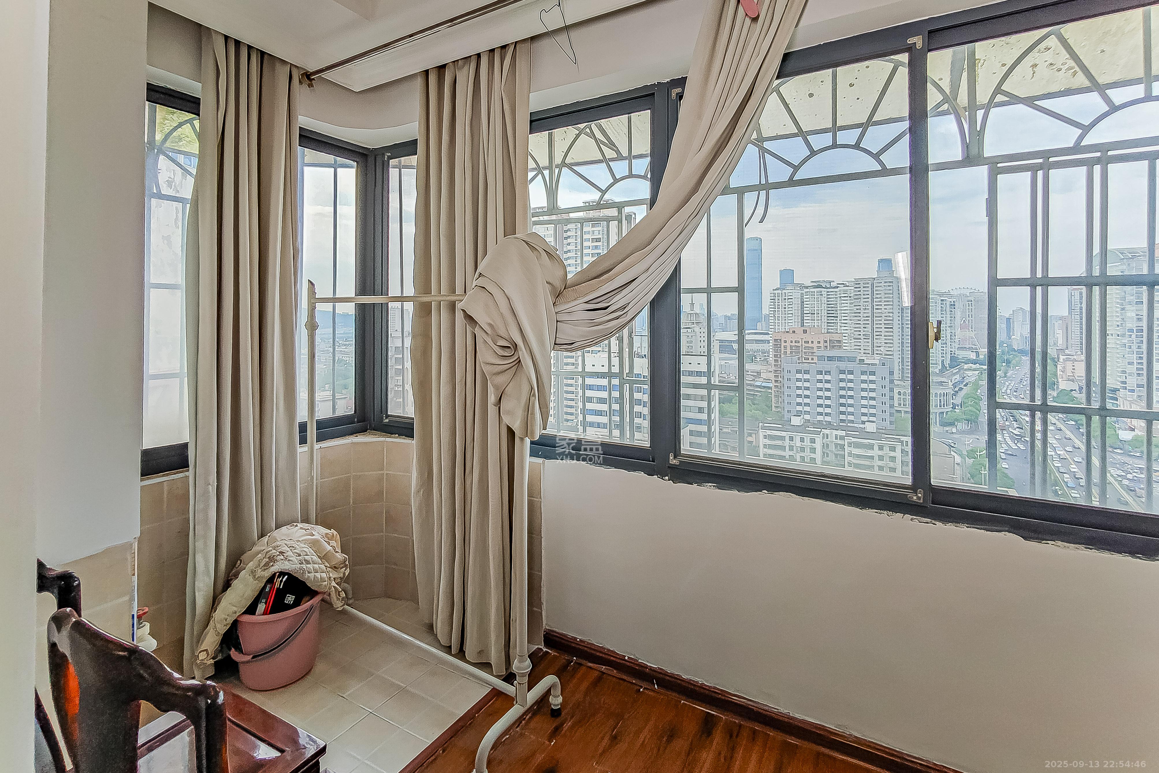 湘凯石化大厦  4室2厅2卫    140.0万 湘凯石化大厦  4室2厅2卫    140.0万阳台