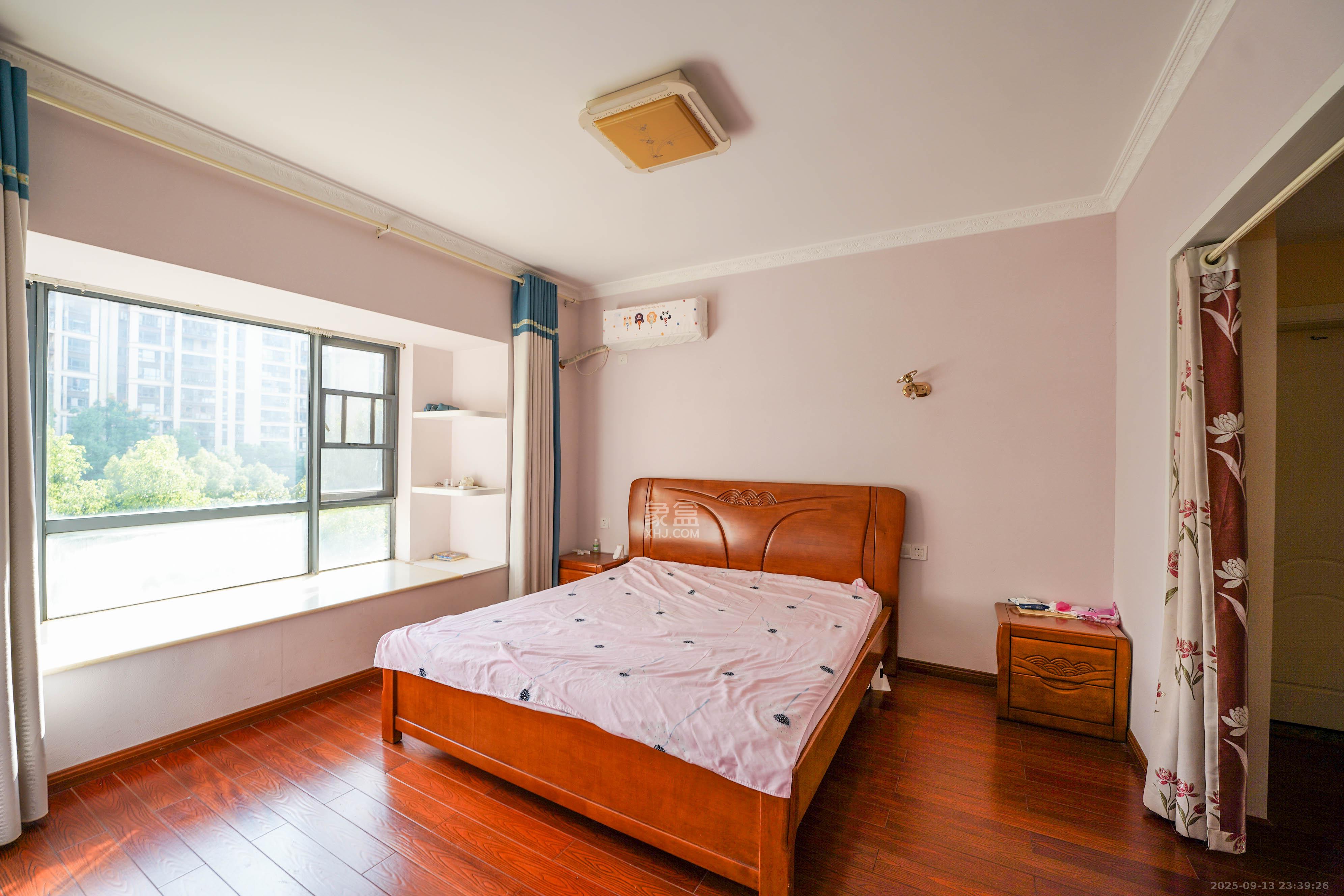 五矿紫湖香醍  1室2厅2卫    132.8万 五矿紫湖香醍  1室2厅2卫    132.8万卧室