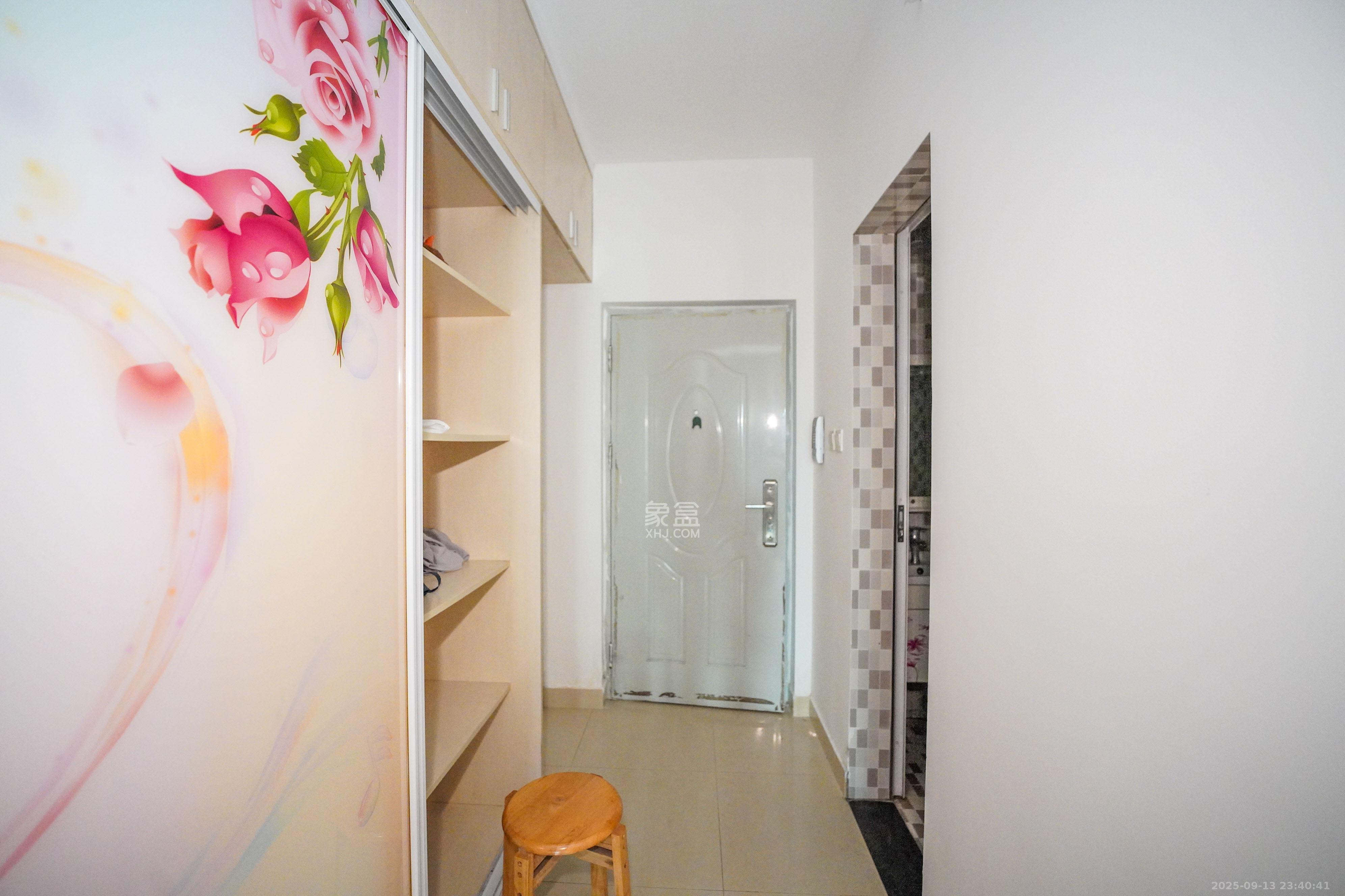 怡海星城  1室1厅1卫    18.0万客厅