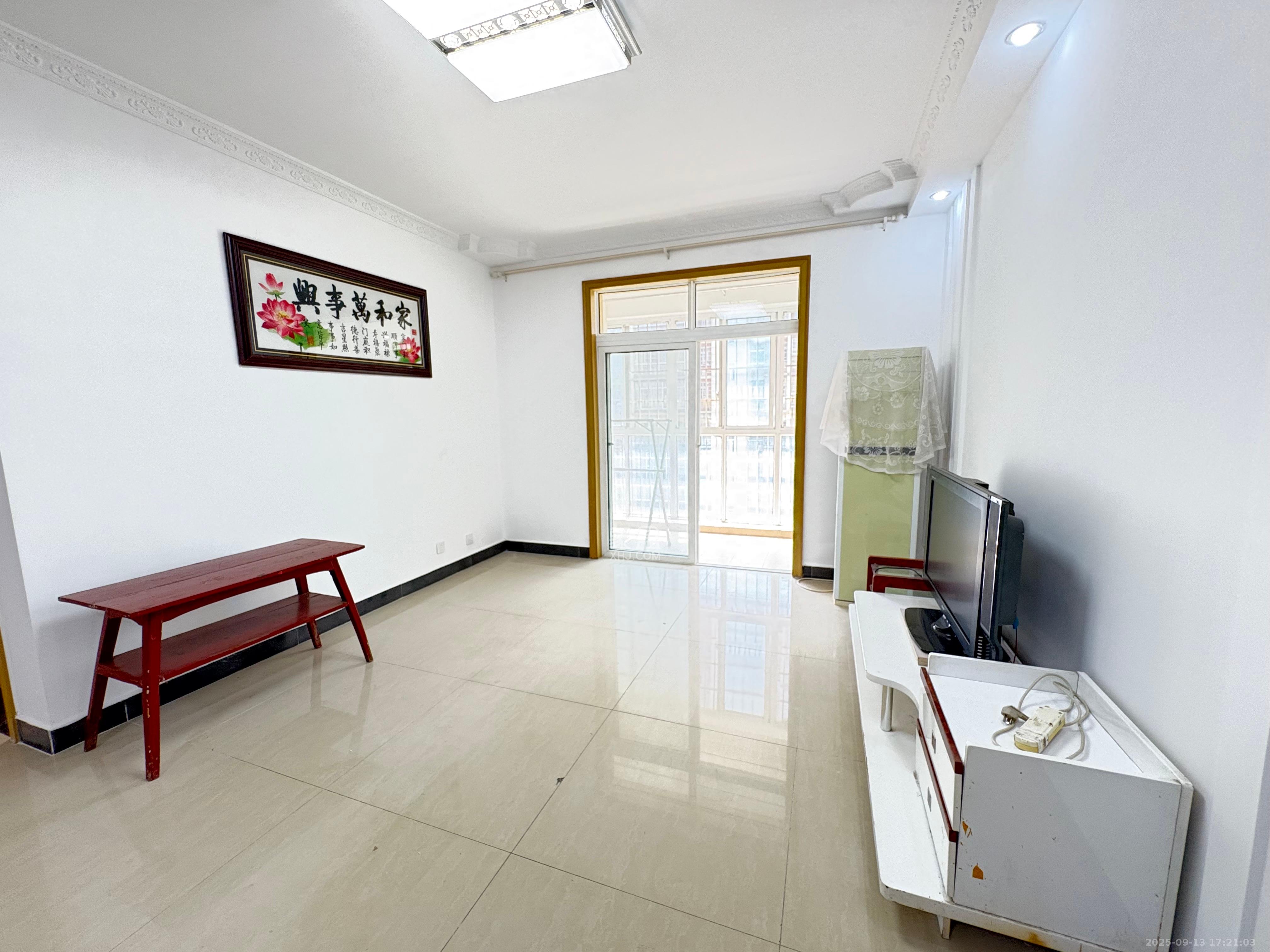 洋湖景园 3室2厅1卫 2400.0元/月 洋湖景园 3室2厅1卫 2400.0元/月室内图