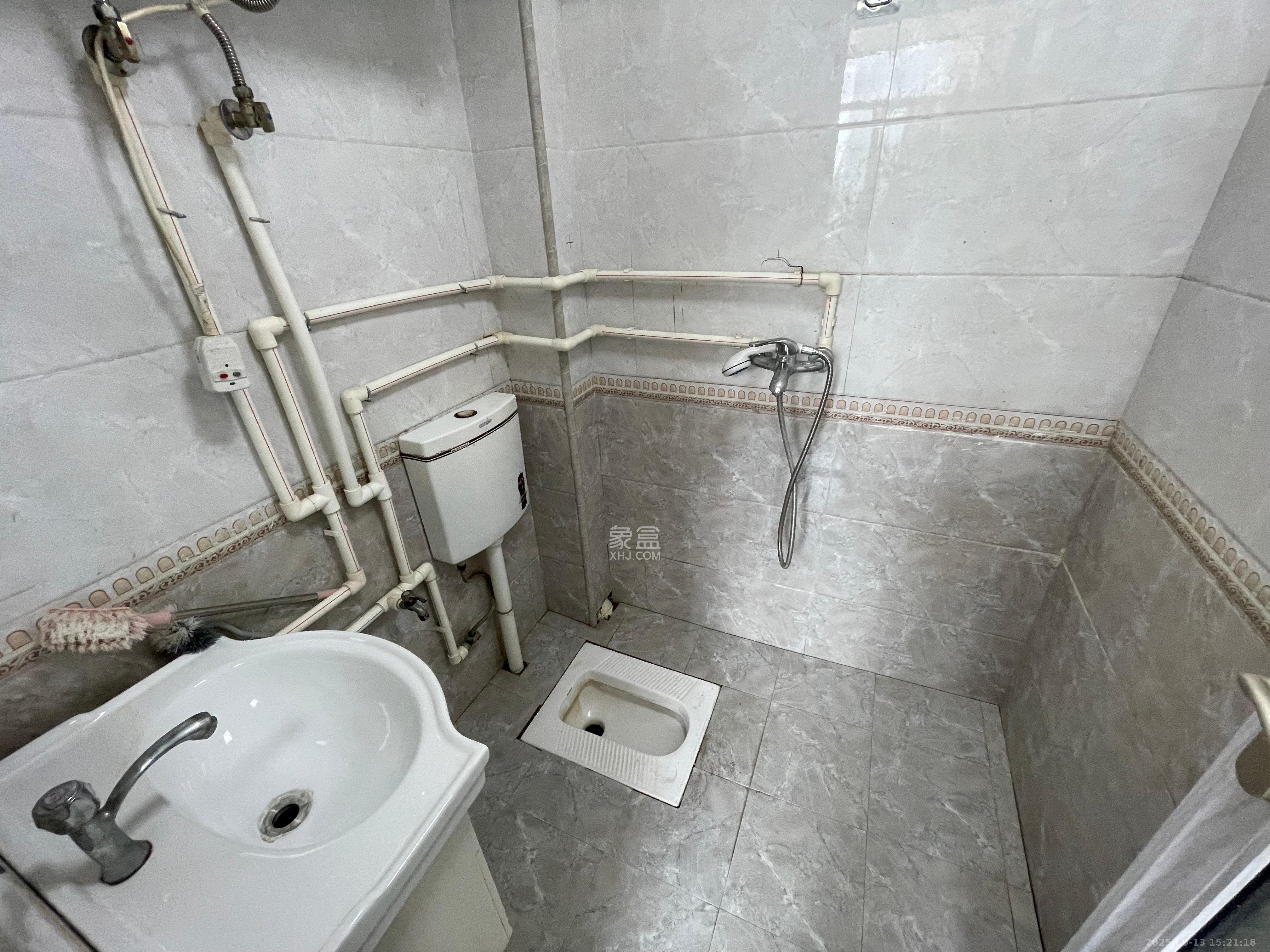 美麓阳光  1室1厅1卫    1400.0元/月室内图