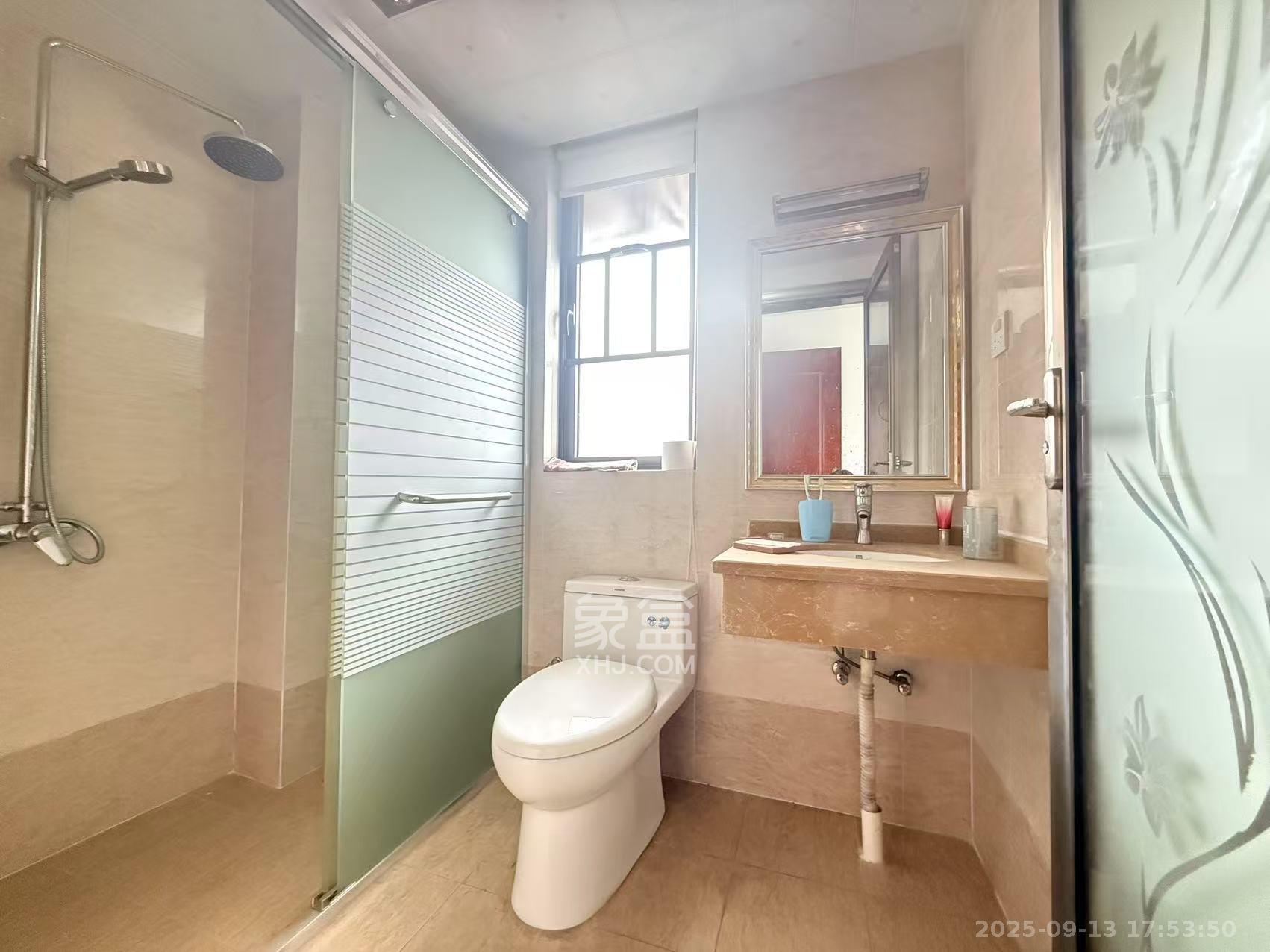 盛地尊域 4室2厅2卫 2000.0元/月 盛地尊域 4室2厅2卫 2000.0元/月室内图