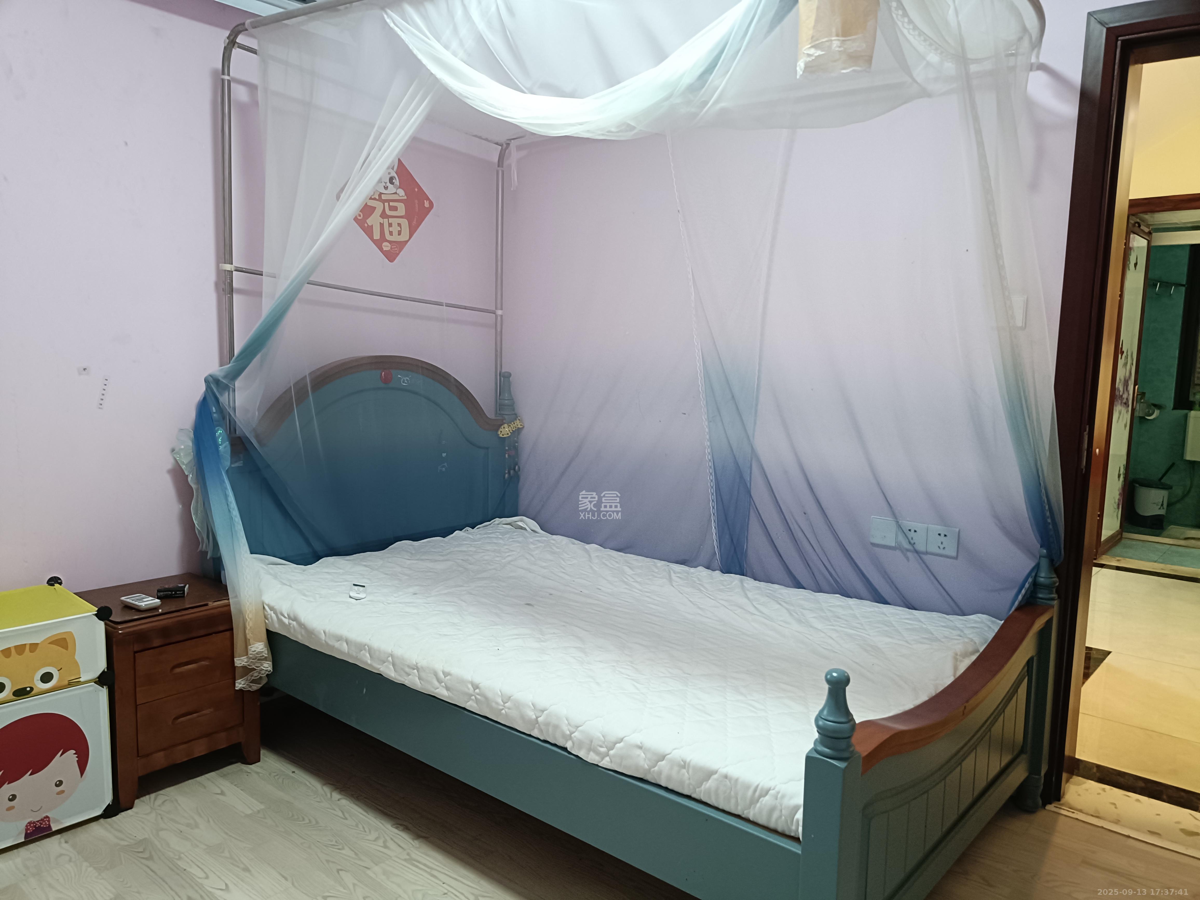 翡翠云天  3室1厅1卫    1800.0元/月室内图