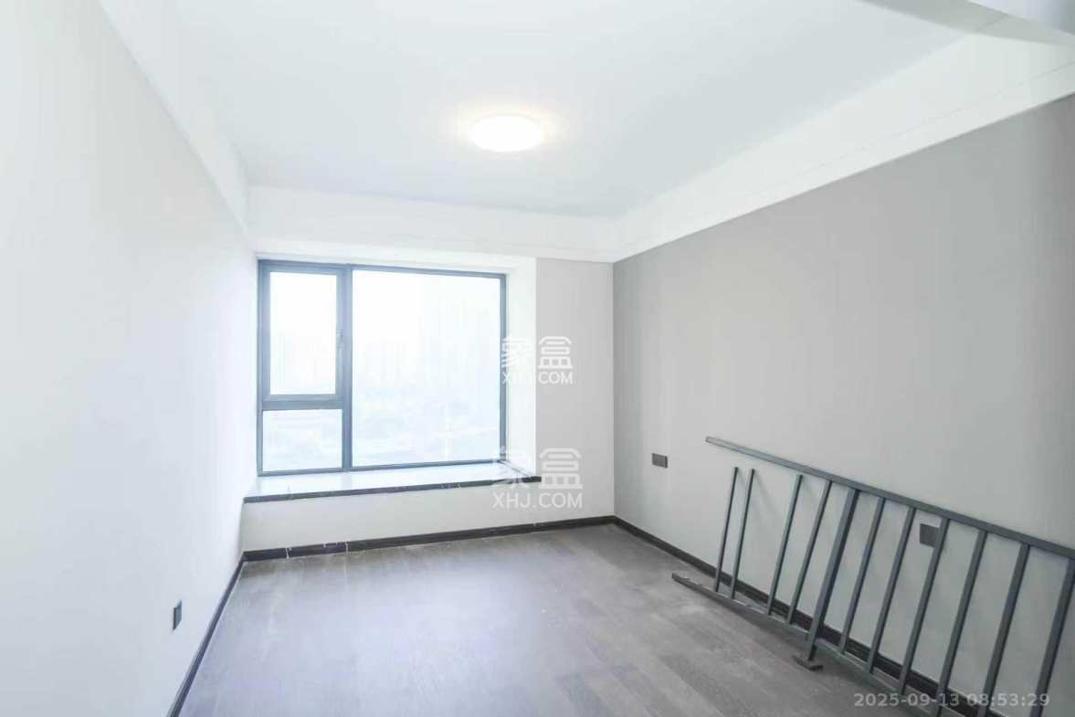 绿地麓云国际一期  5室2厅2卫    5000.0元/月 绿地麓云国际一期  5室2厅2卫    5000.0元/月室内图