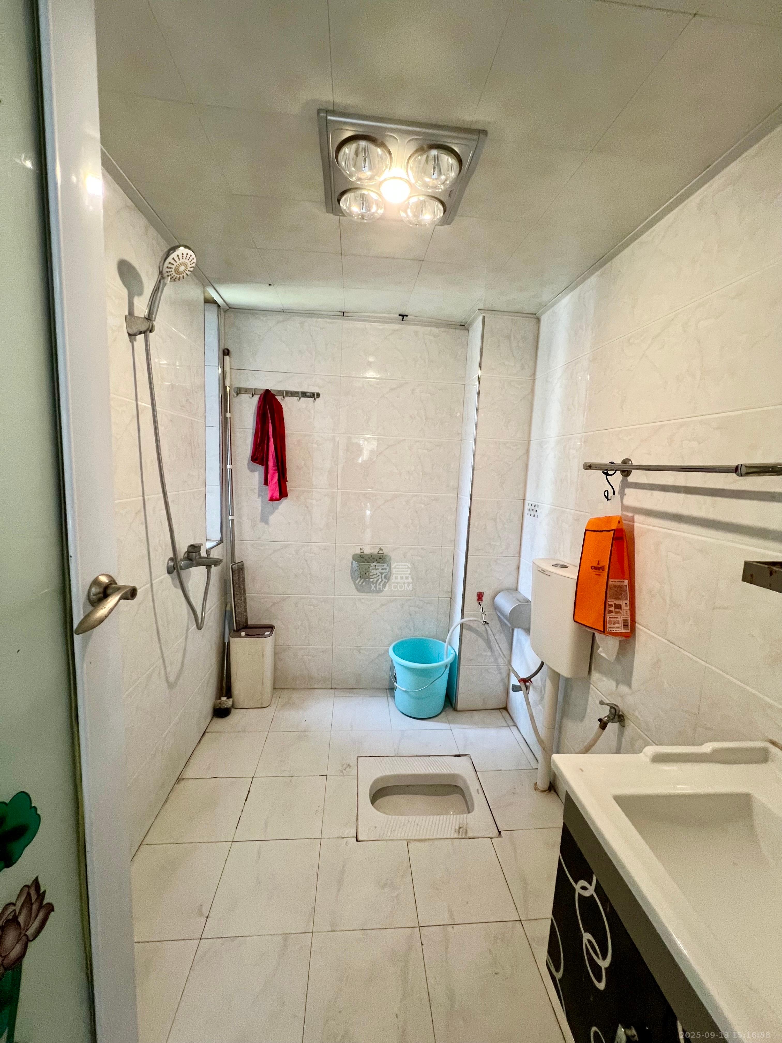 极目楚天 2室2厅1卫 2000.0元/月 极目楚天 2室2厅1卫 2000.0元/月室内图