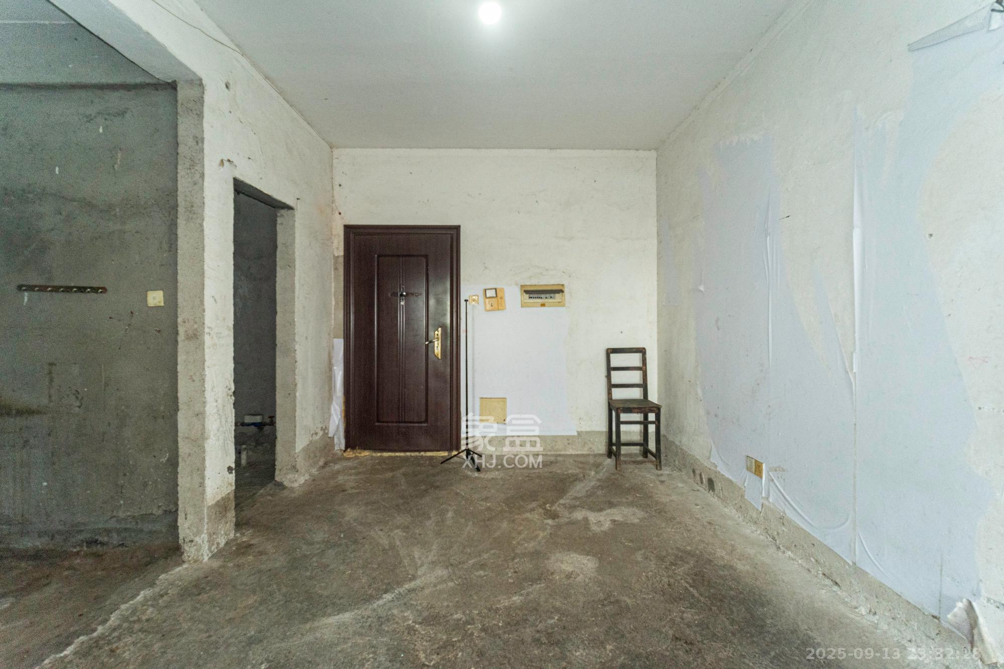 湖南有色地质勘查局宿舍（榔梨镇）  3室2厅1卫    55.0万客厅