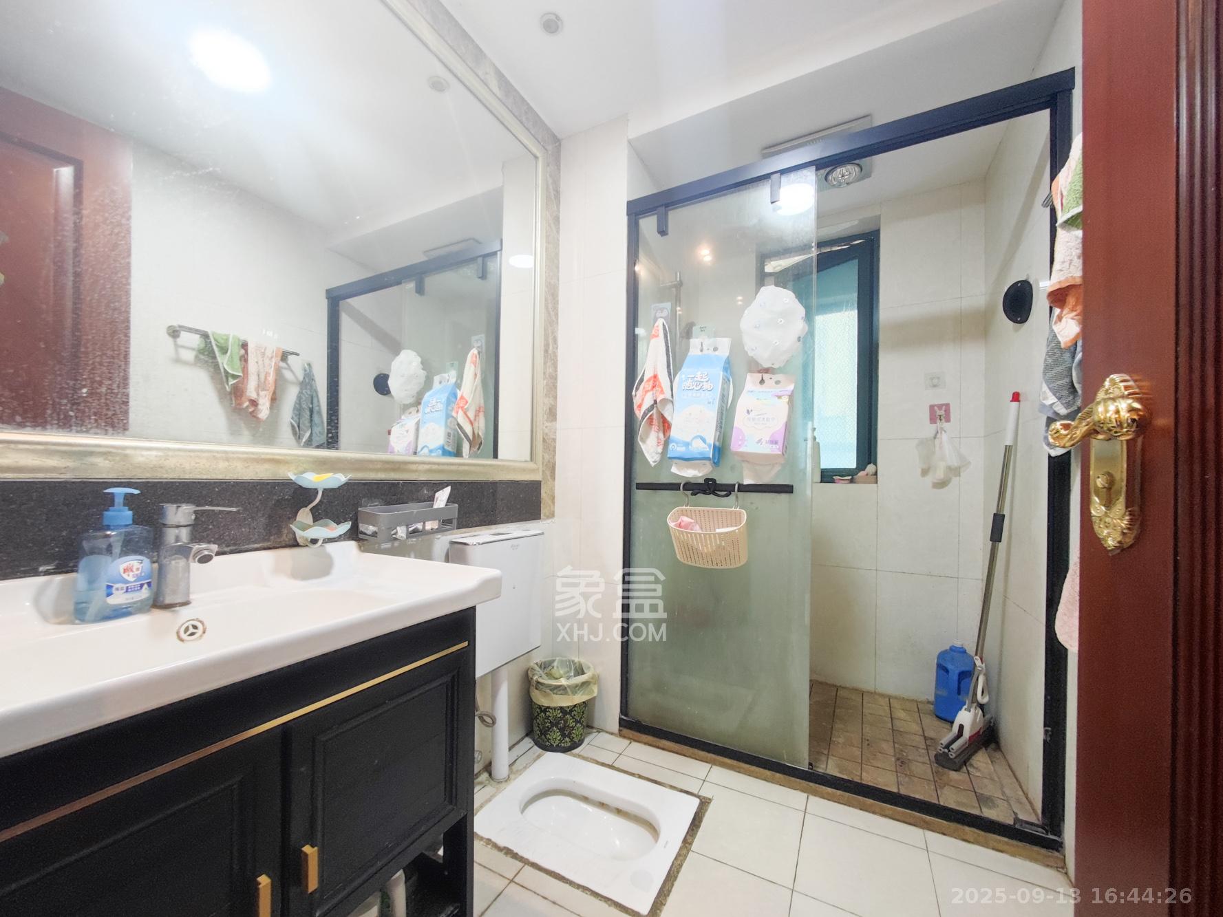 恒大城 3室2厅1卫 66.0万 恒大城 3室2厅1卫 66.0万卫生间