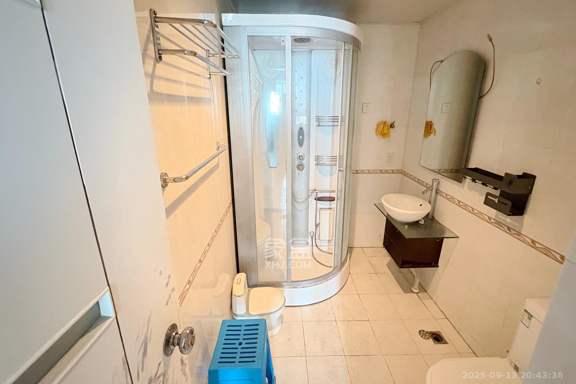 君临天厦  3室2厅1卫    150.0万 君临天厦  3室2厅1卫    150.0万卫生间