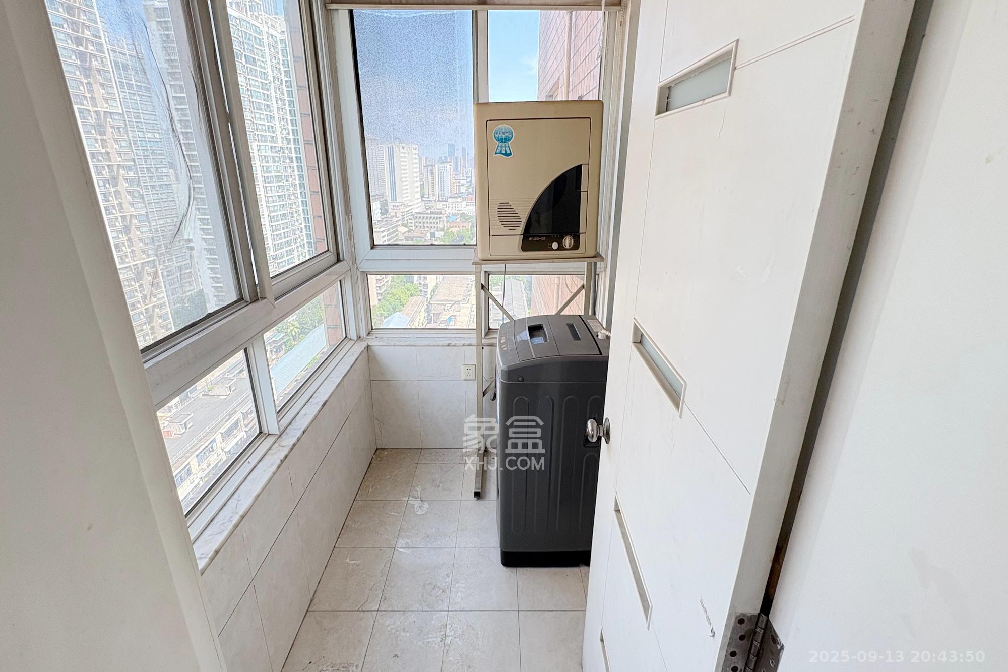 君临天厦  3室2厅1卫    150.0万 君临天厦  3室2厅1卫    150.0万阳台