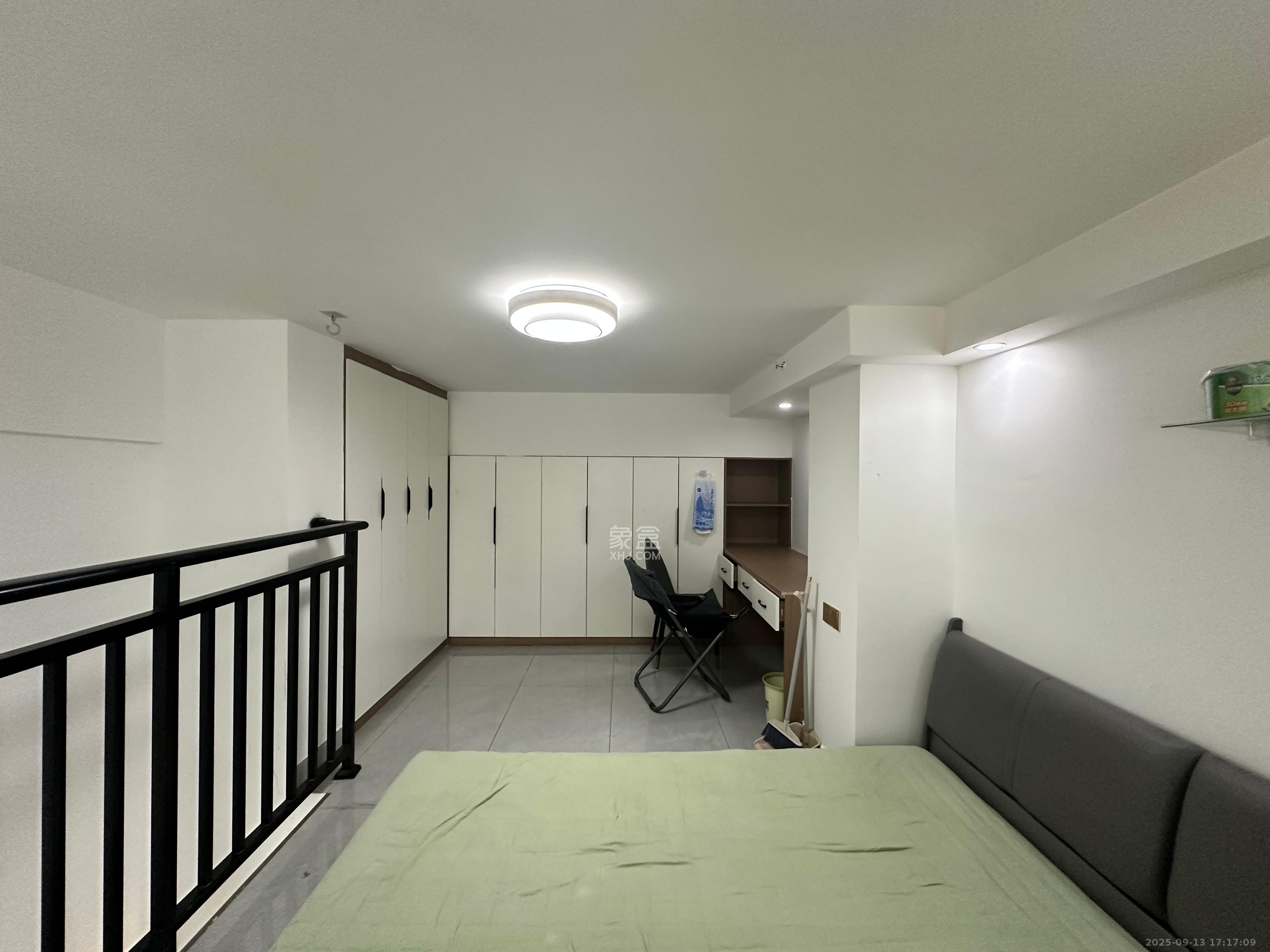 龙湖铂金岛  1室1厅1卫    1900.0元/月室内图