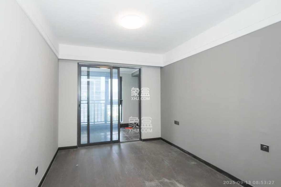 绿地麓云国际一期  5室2厅2卫    5000.0元/月 绿地麓云国际一期  5室2厅2卫    5000.0元/月室内图