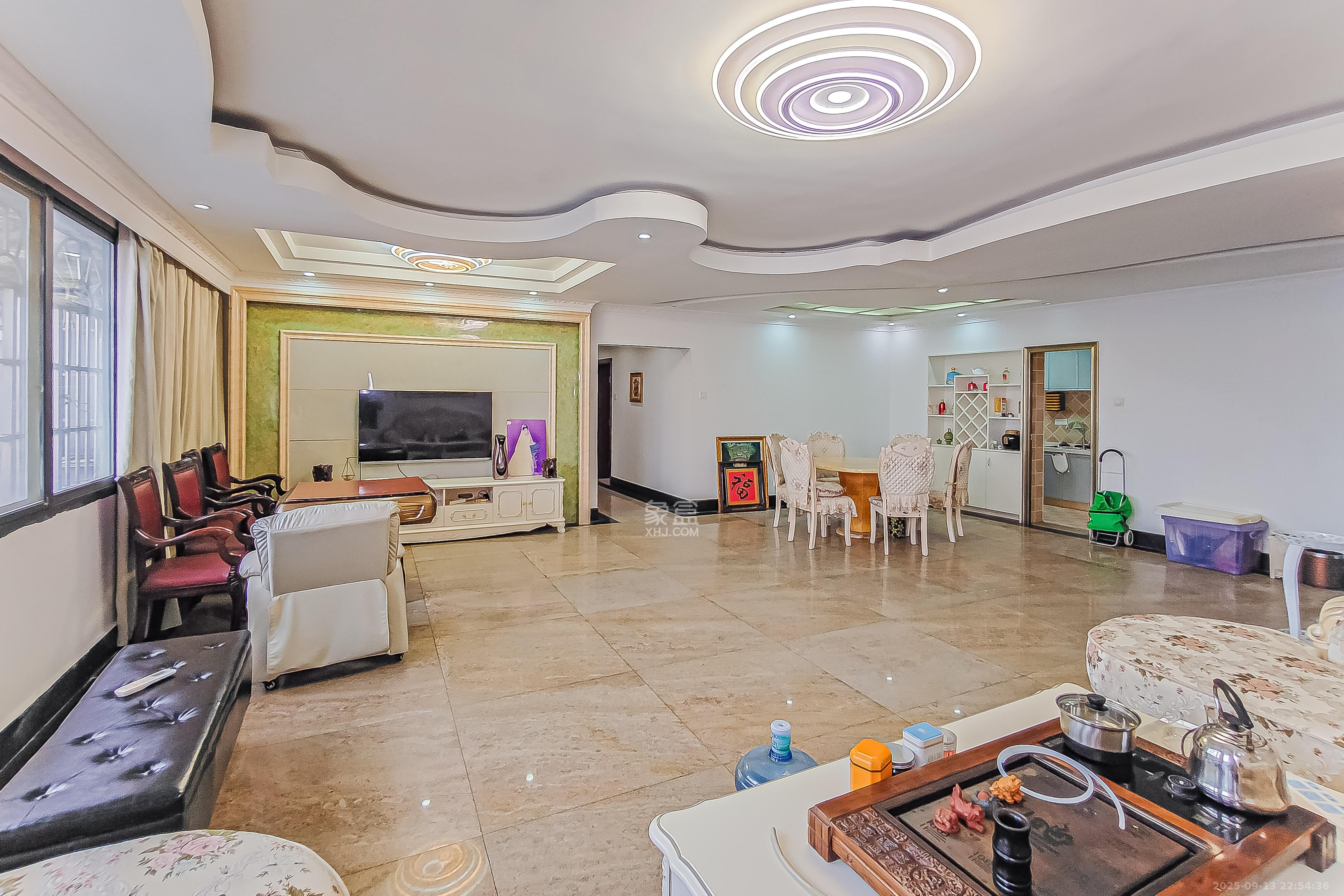 湘凯石化大厦  4室2厅2卫    140.0万 湘凯石化大厦  4室2厅2卫    140.0万客厅