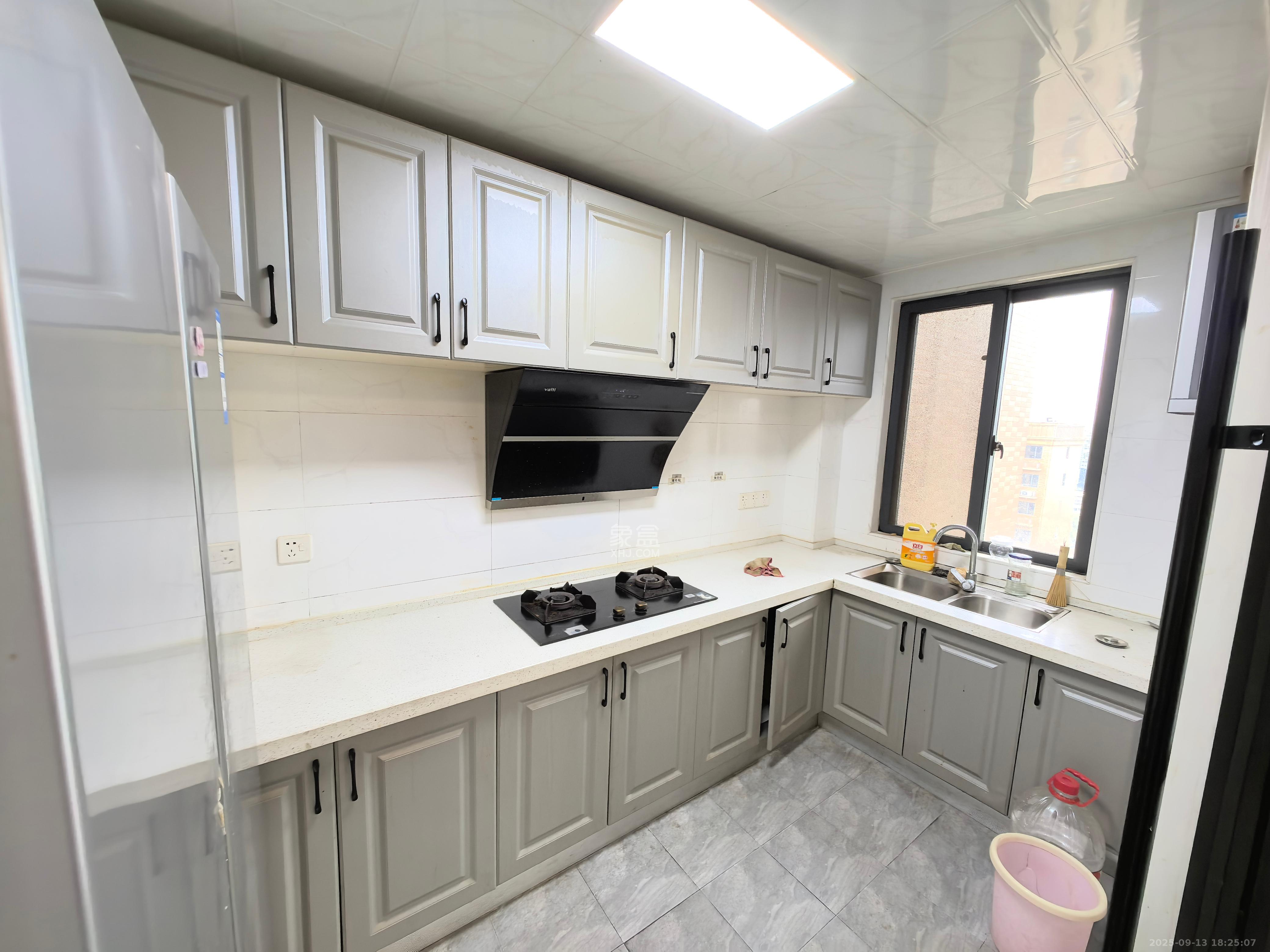 兴隆景苑 3室2厅2卫 2500.0元/月 兴隆景苑 3室2厅2卫 2500.0元/月室内图