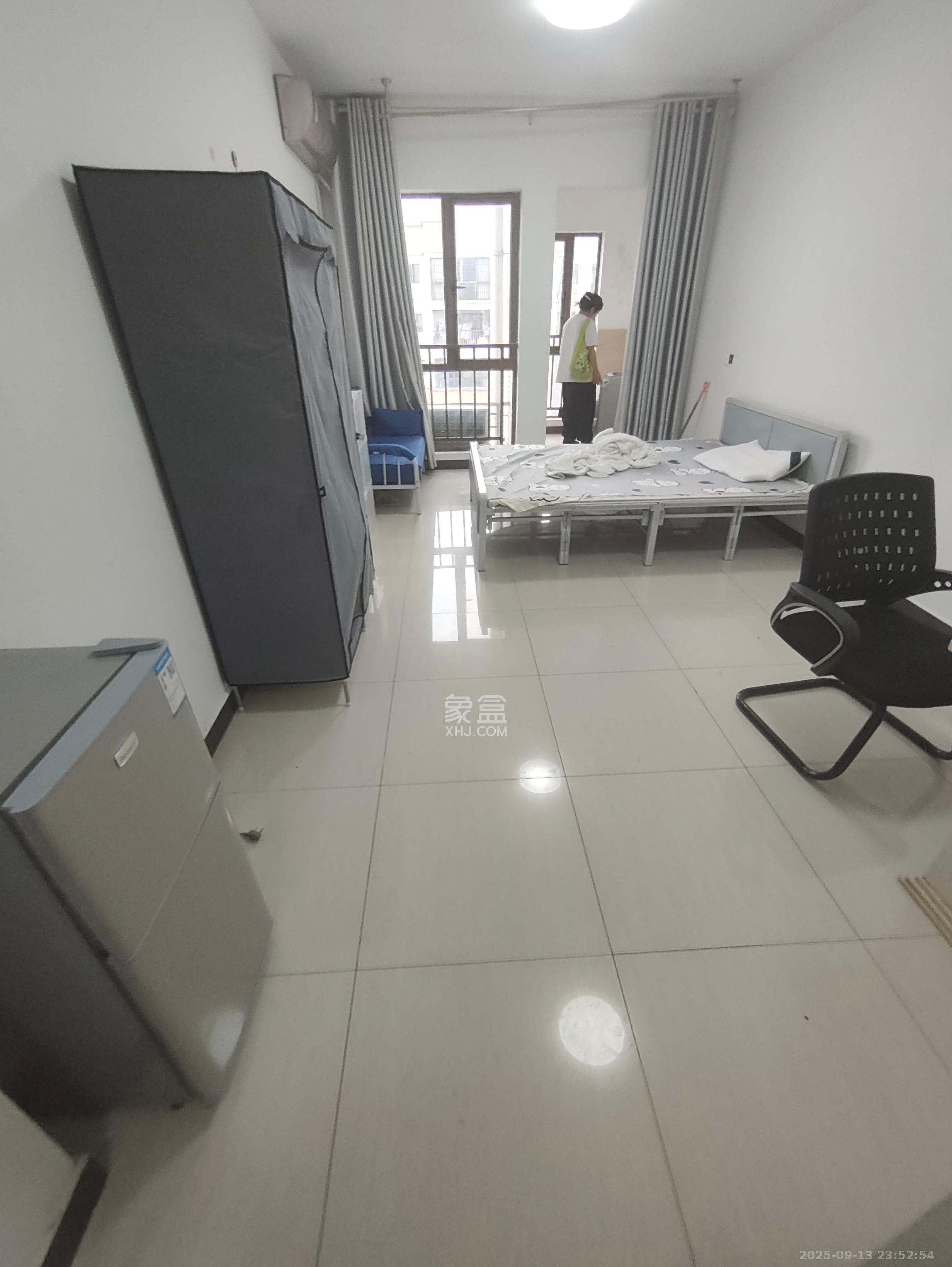 天心华庭 1室1厅1卫 1800.0元/月 天心华庭 1室1厅1卫 1800.0元/月室内图