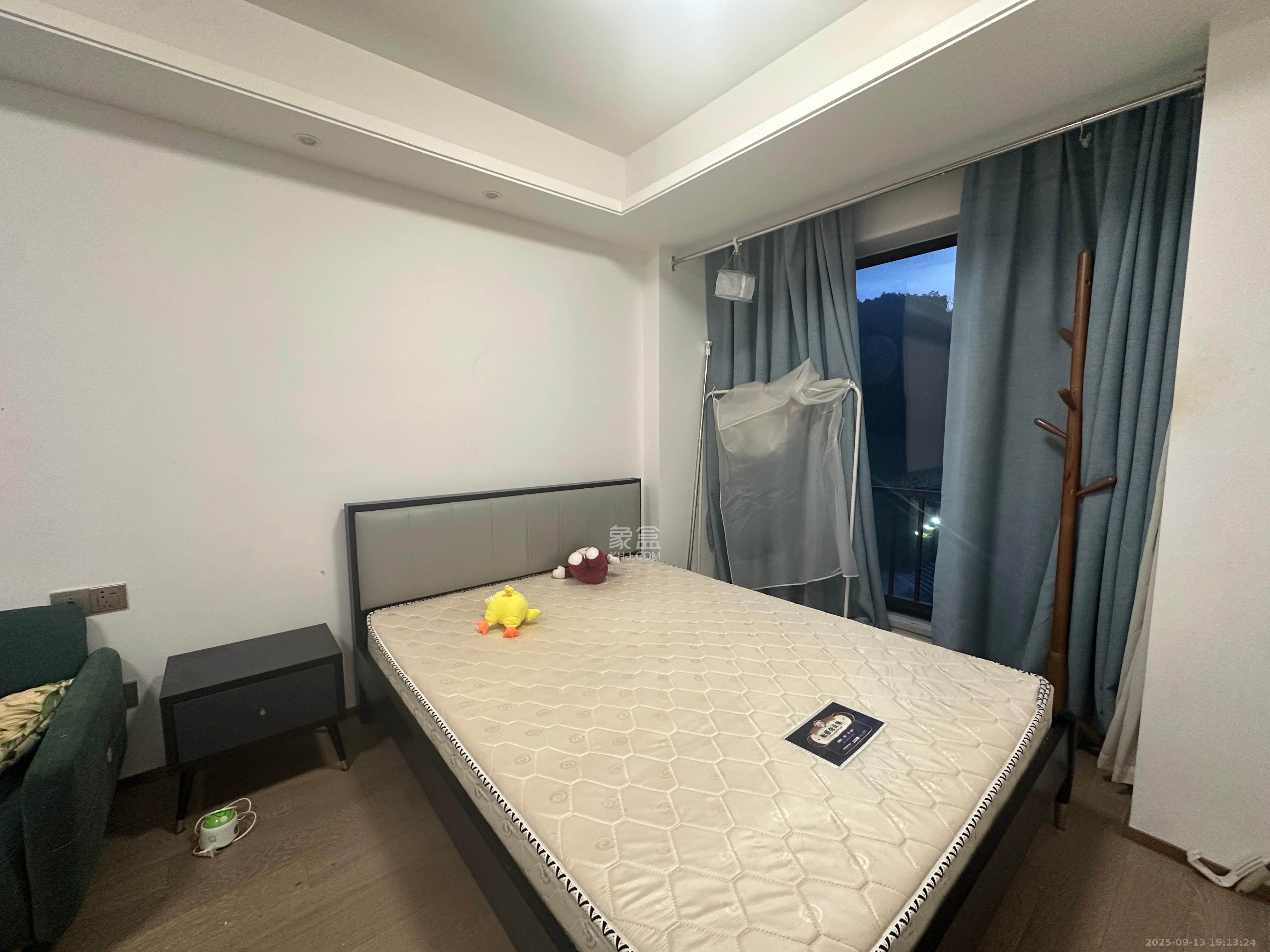 旭辉华宇南宸府  1室1厅1卫    1250.0元/月室内图