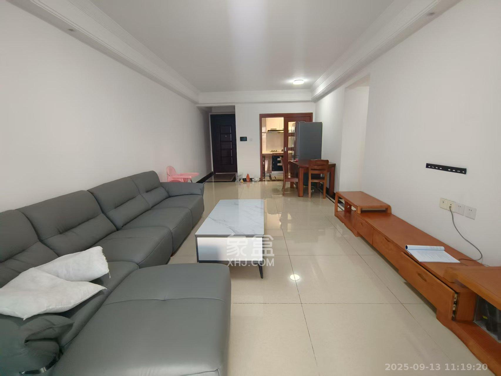 中海国际五期  3室2厅2卫    2200.0元/月 中海国际五期  3室2厅2卫    2200.0元/月室内图