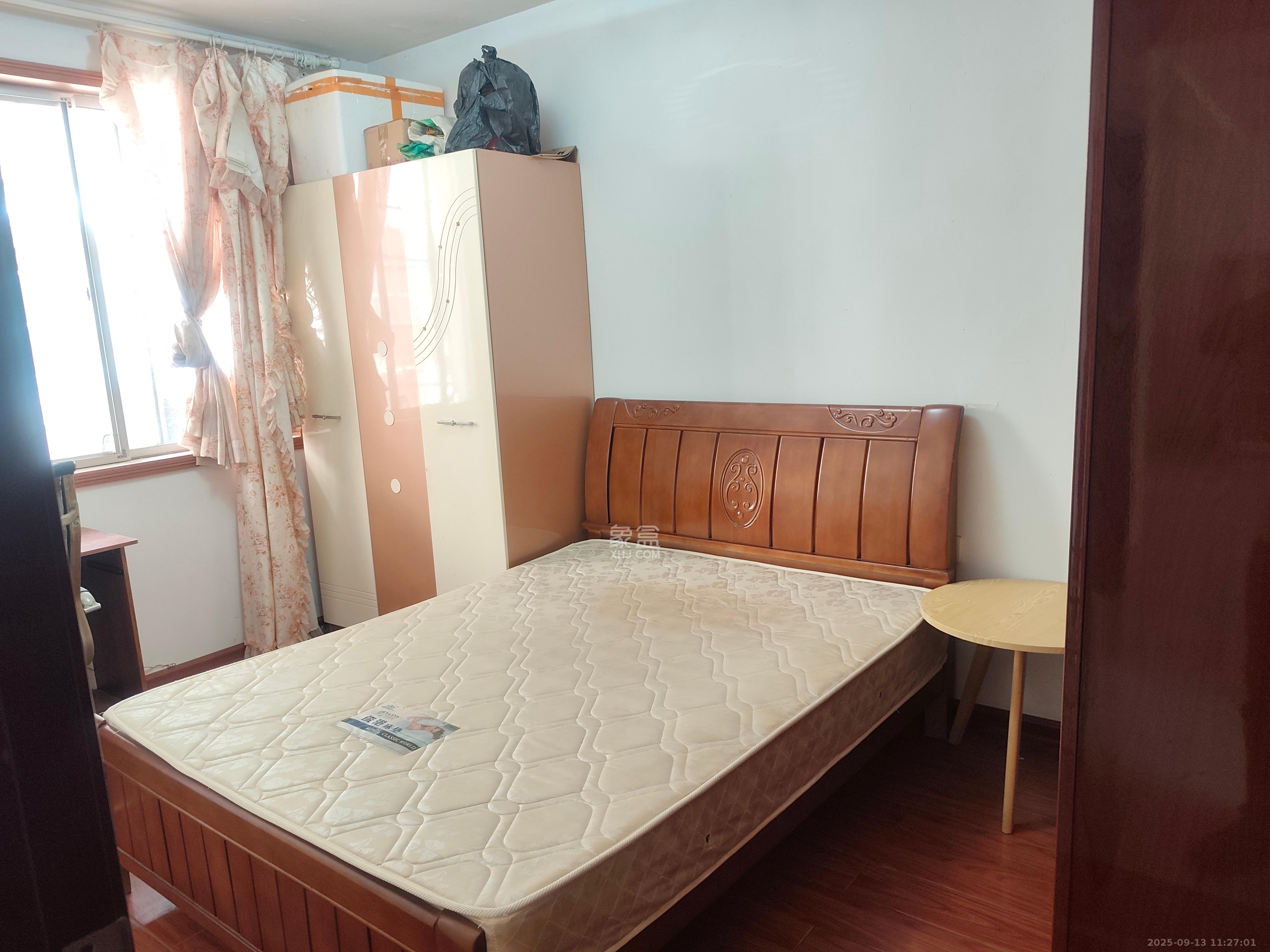 佳园星城  1室2厅1卫    1700.0元/月室内图