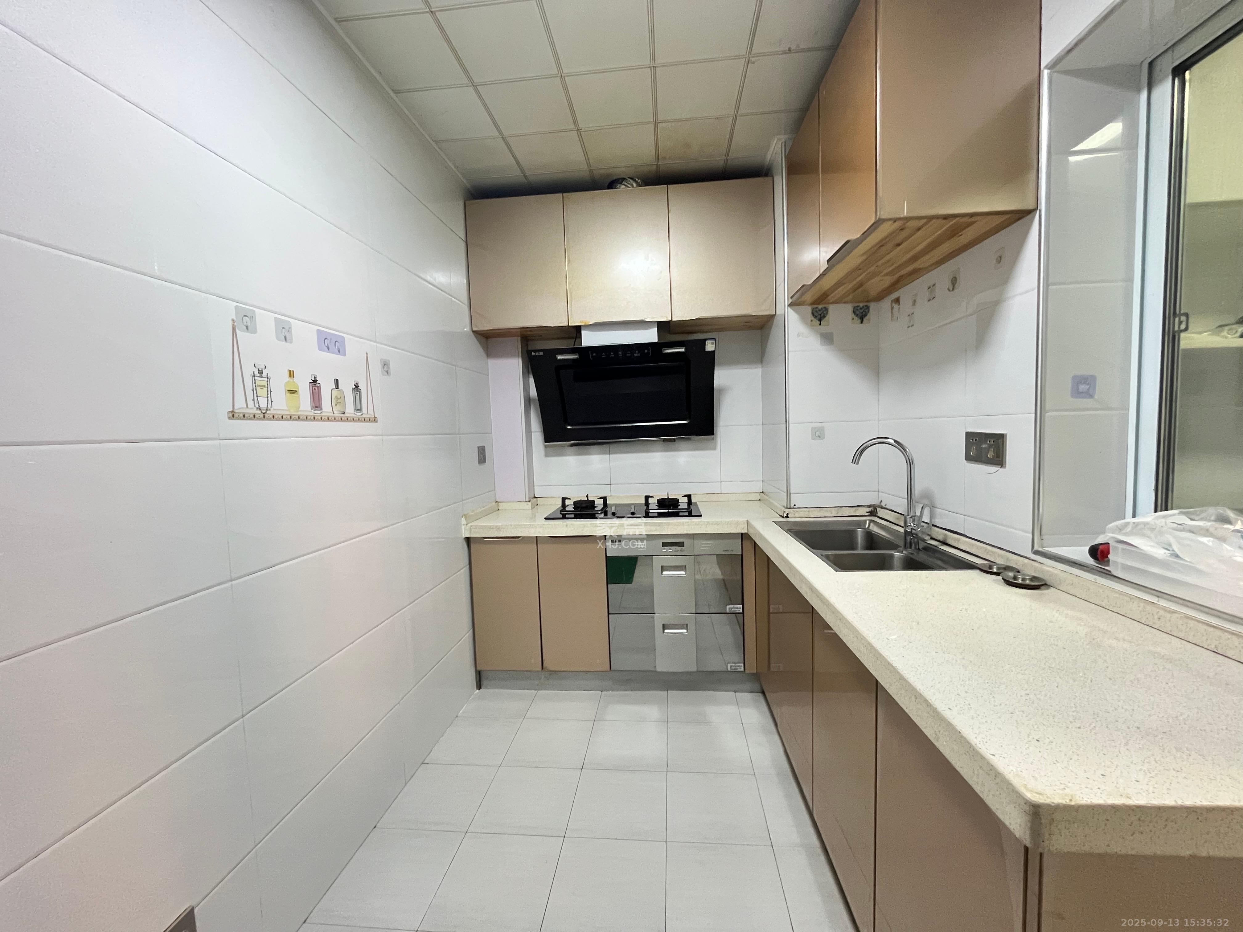 山水湾  3室2厅1卫    2150.0元/月 山水湾  3室2厅1卫    2150.0元/月室内图