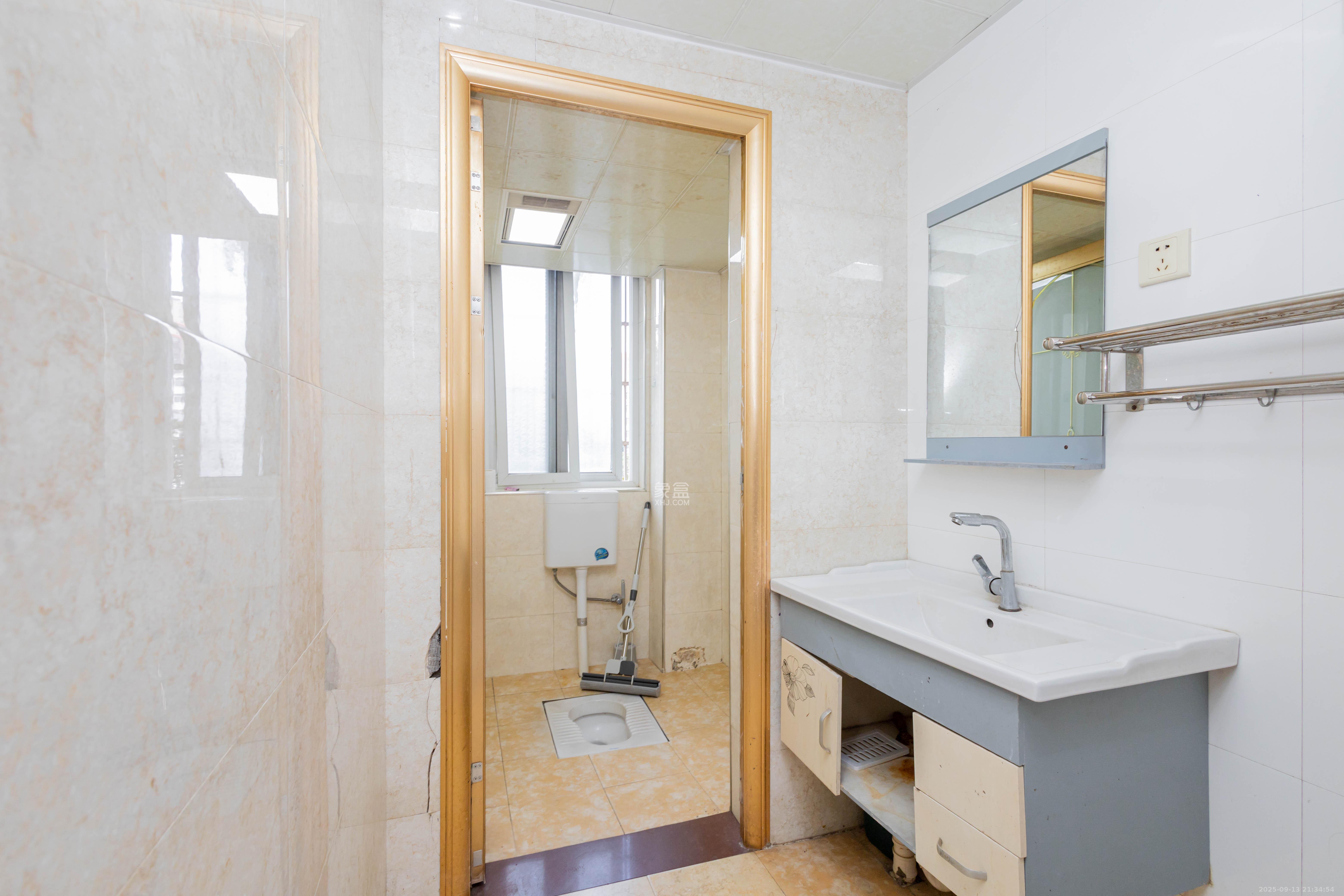 爵士湘  3室2厅1卫    48.0万 爵士湘  3室2厅1卫    48.0万卫生间