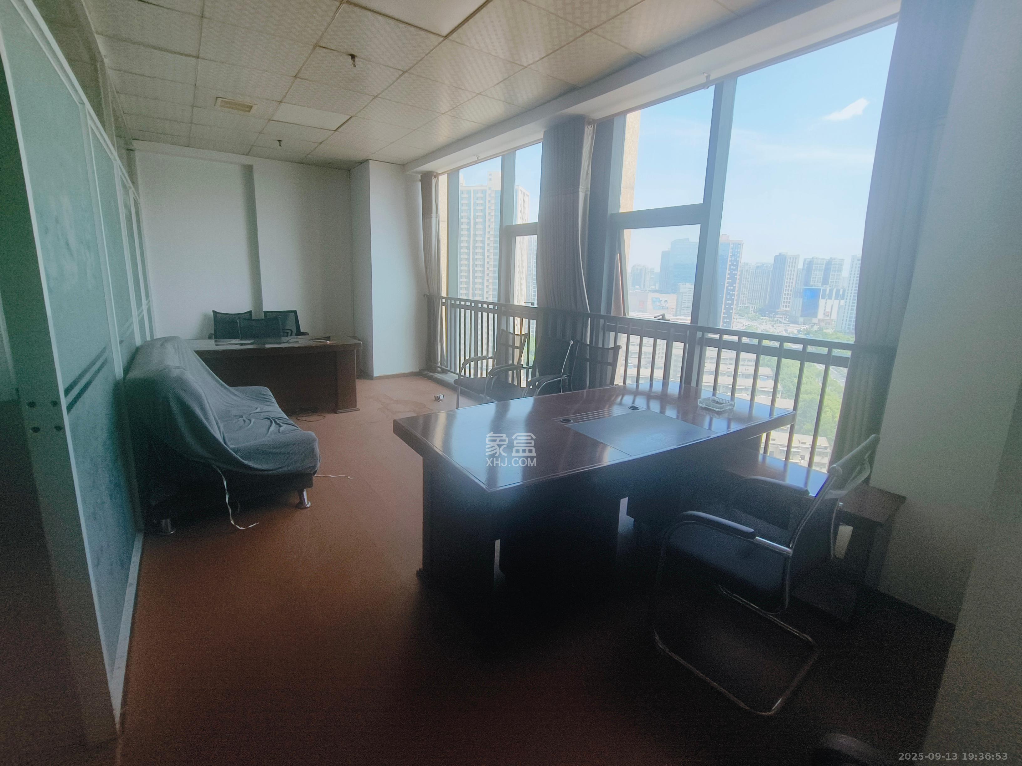 佳兴国际汇   109.45㎡      8000.0元/月室内图