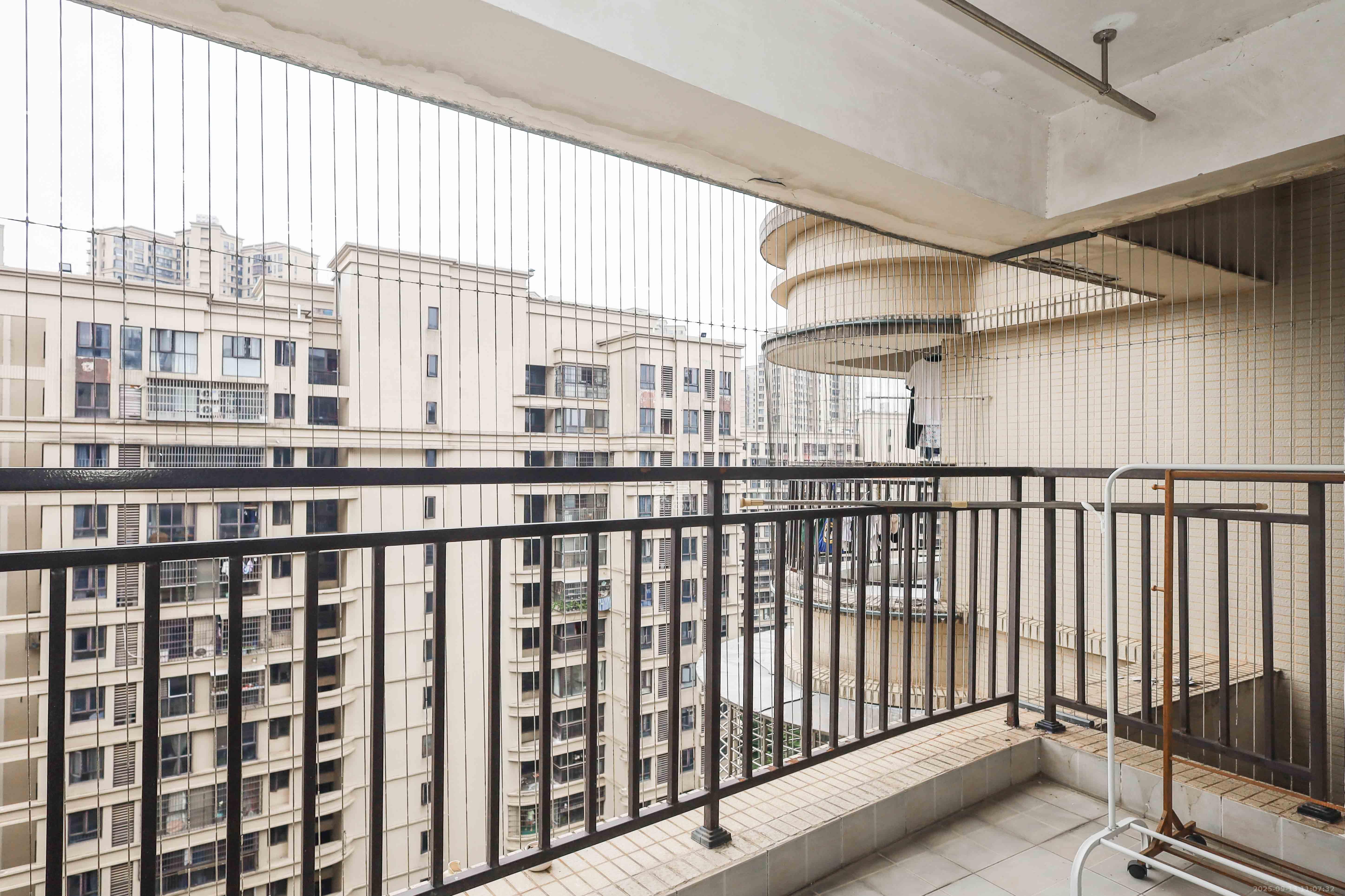 保利麓谷林语D区  3室1厅1卫    75.0万 保利麓谷林语D区  3室1厅1卫    75.0万阳台