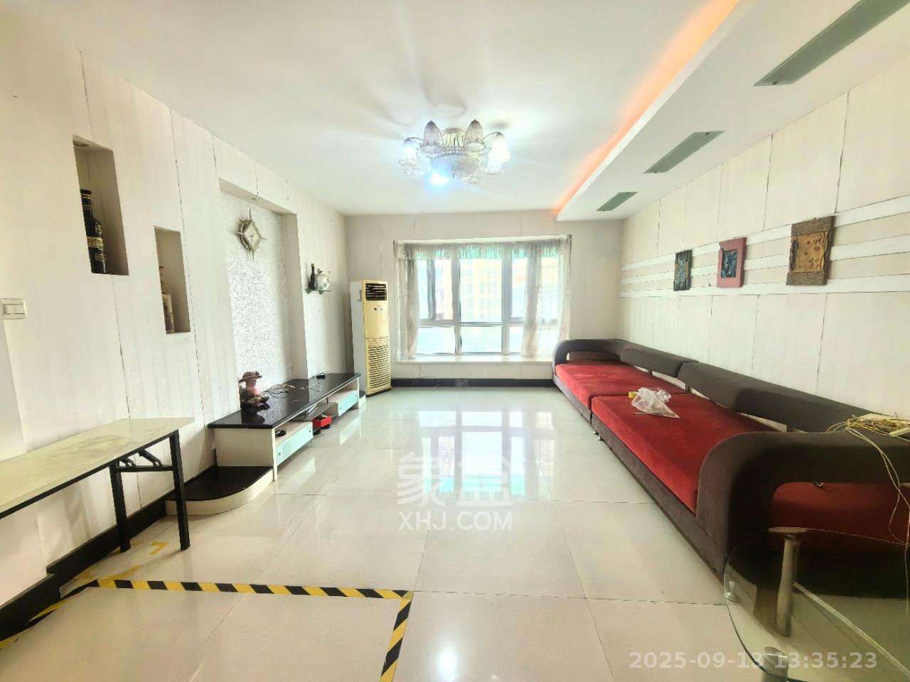 四季阳光花城 3室2厅2卫 3400.0元/月 四季阳光花城 3室2厅2卫 3400.0元/月室内图