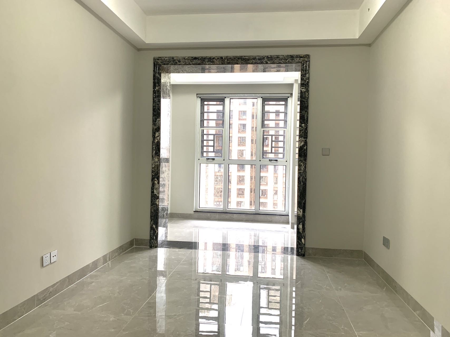 海航豪庭南苑 4室2厅3卫 570.0万 海航豪庭南苑 4室2厅3卫 570.0万室内图