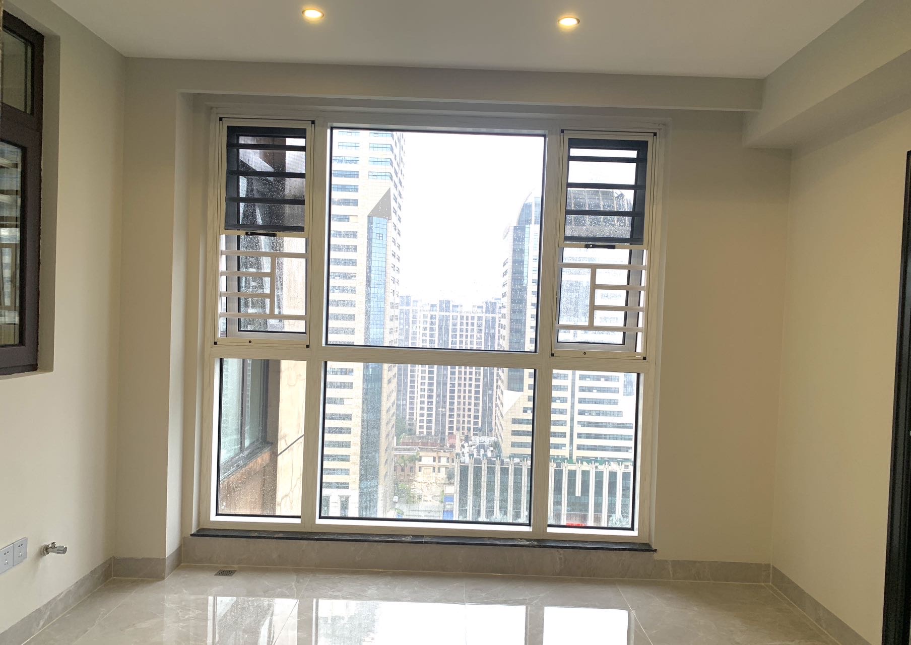 海航豪庭南苑 4室2厅3卫 570.0万 海航豪庭南苑 4室2厅3卫 570.0万室内图