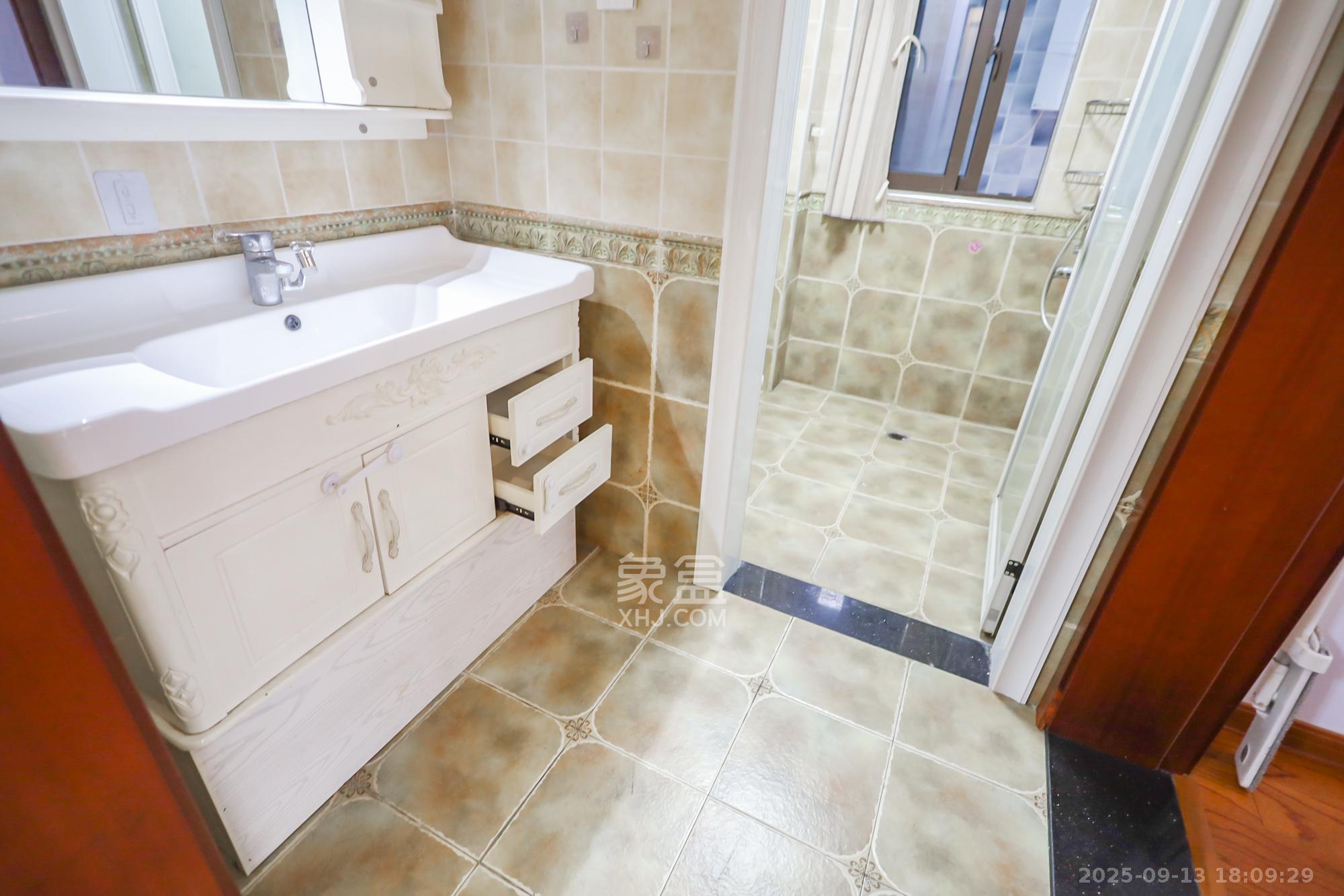 世茂外滩里(世茂铂翠湾三期) 3室2厅1卫 165.0万 世茂外滩里(世茂铂翠湾三期) 3室2厅1卫 165.0万卫生间