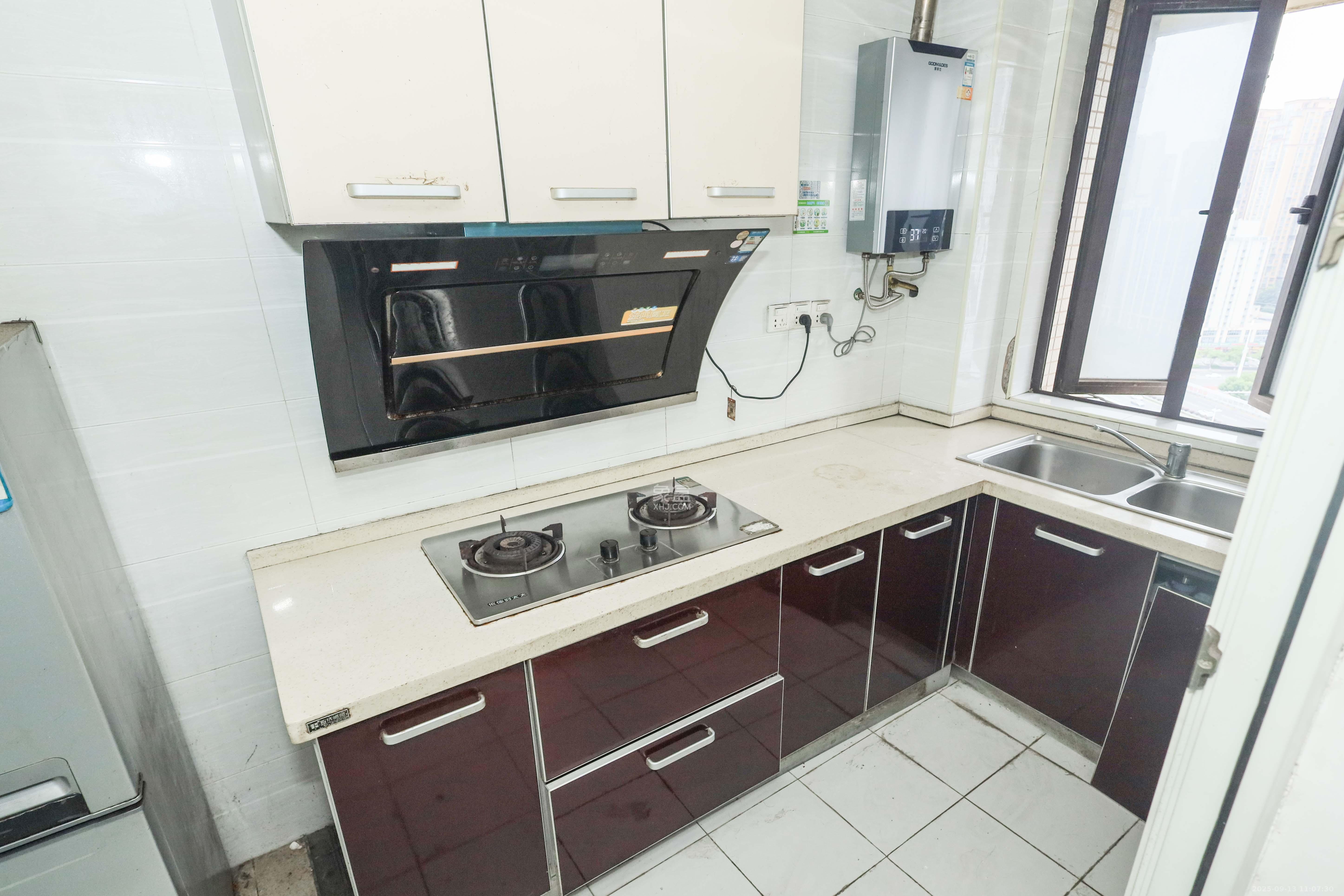 保利麓谷林语D区  3室1厅1卫    75.0万 保利麓谷林语D区  3室1厅1卫    75.0万厨房