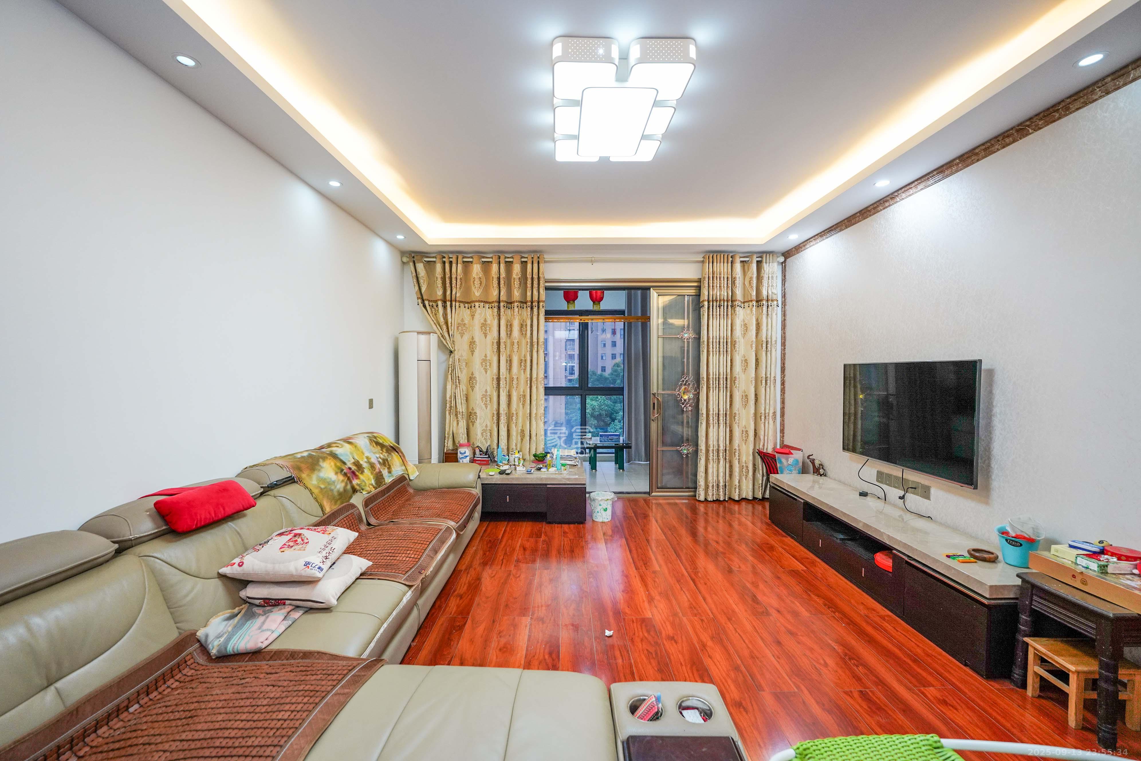 和美星城 3室3厅1卫 115.0万 和美星城 3室3厅1卫 115.0万客厅