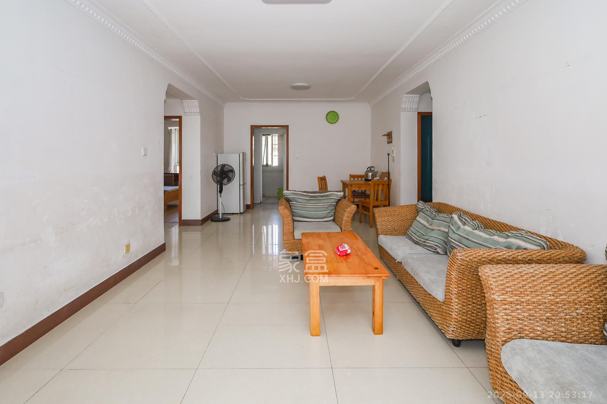 德润园 2室2厅1卫 63.0万 德润园 2室2厅1卫 63.0万客厅