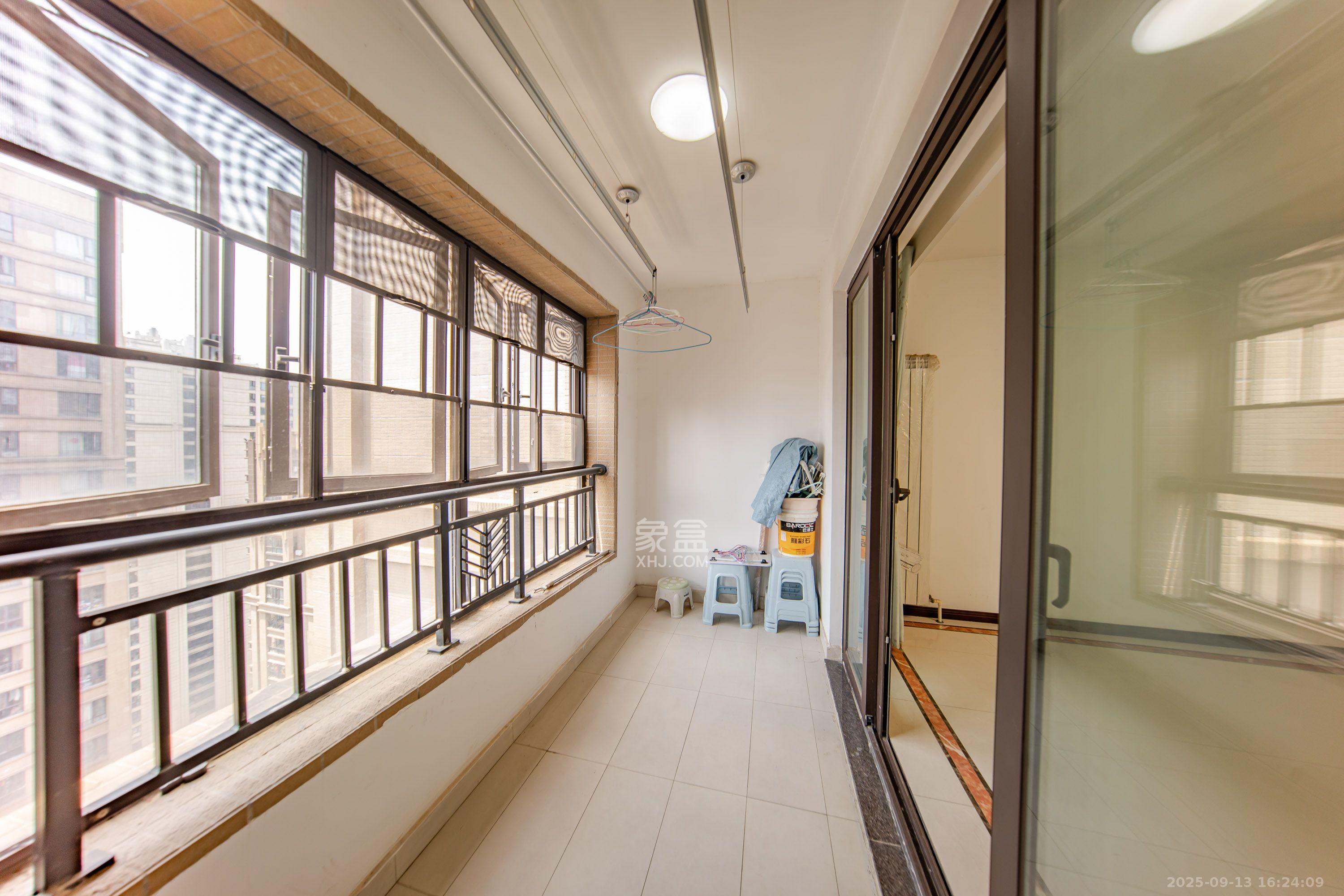 中海国际二期  3室2厅1卫    2000.0元/月 中海国际二期  3室2厅1卫    2000.0元/月室内图