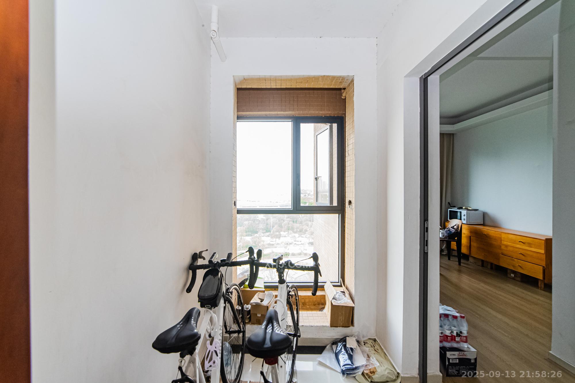 珠江郦城薰衣道  3室2厅1卫    89.0万阳台