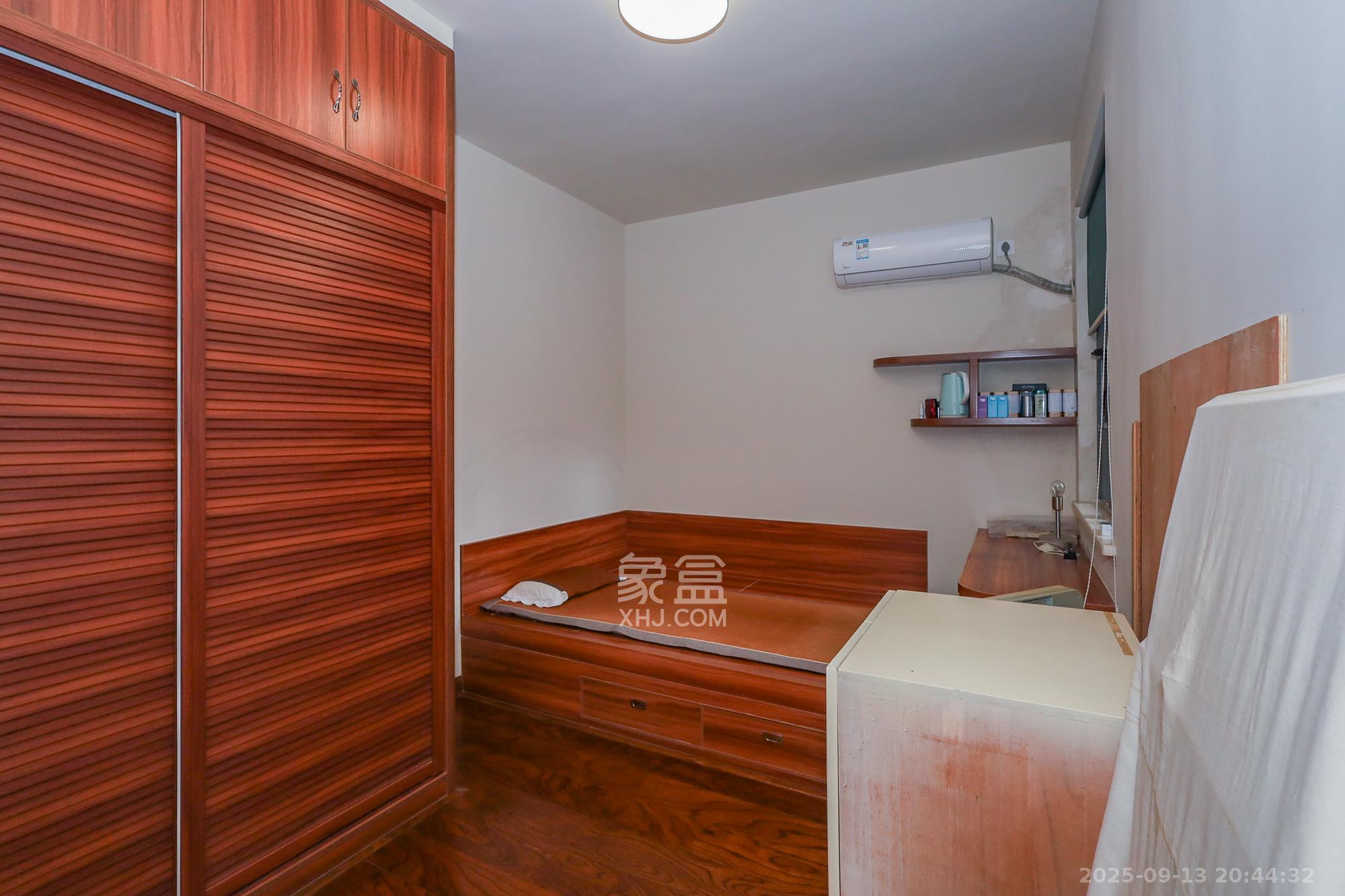 八方小区B区  3室2厅2卫    368.0万 八方小区B区  3室2厅2卫    368.0万卧室