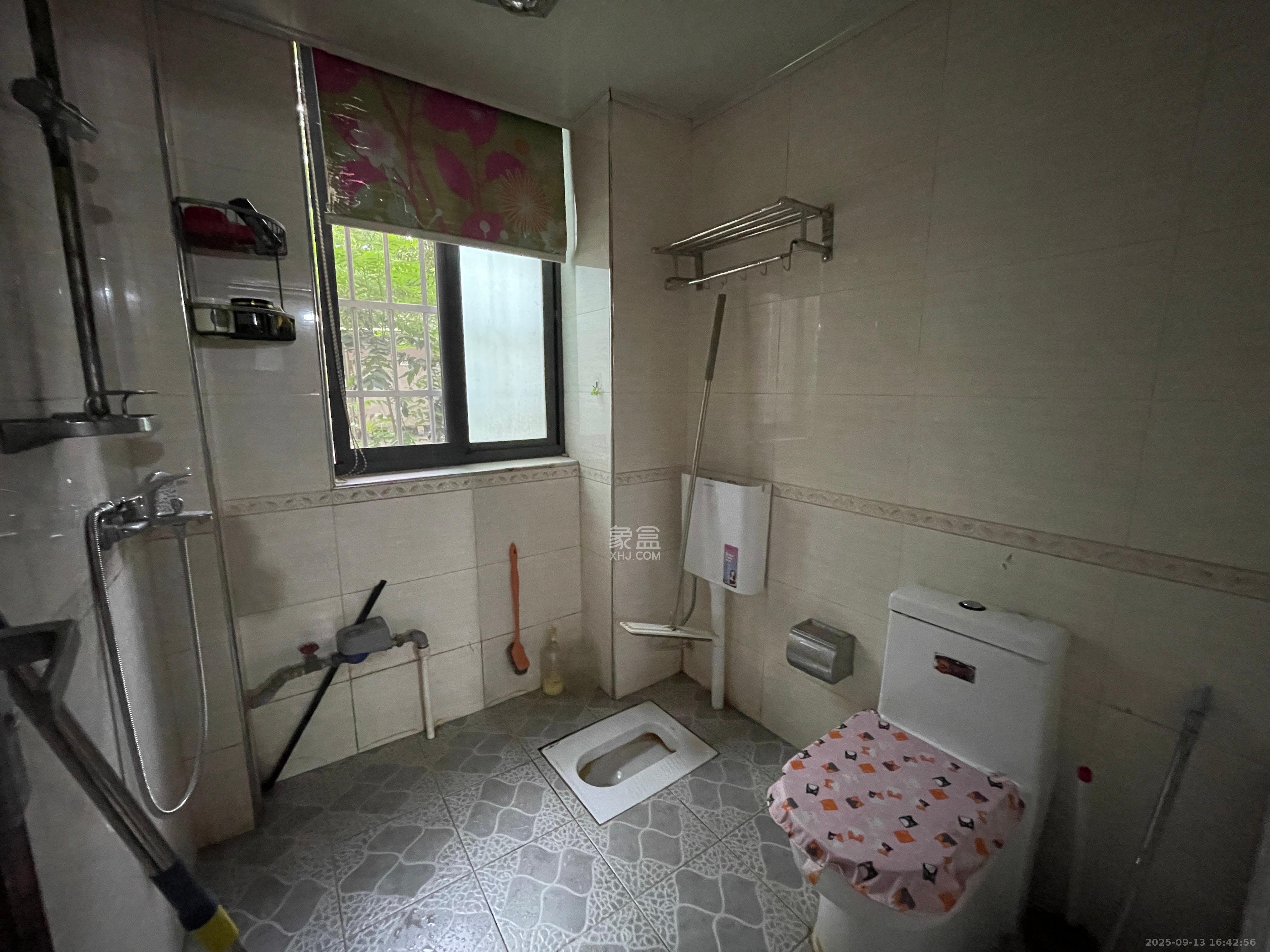 山水新城 2室2厅1卫 1400.0元/月 山水新城 2室2厅1卫 1400.0元/月室内图