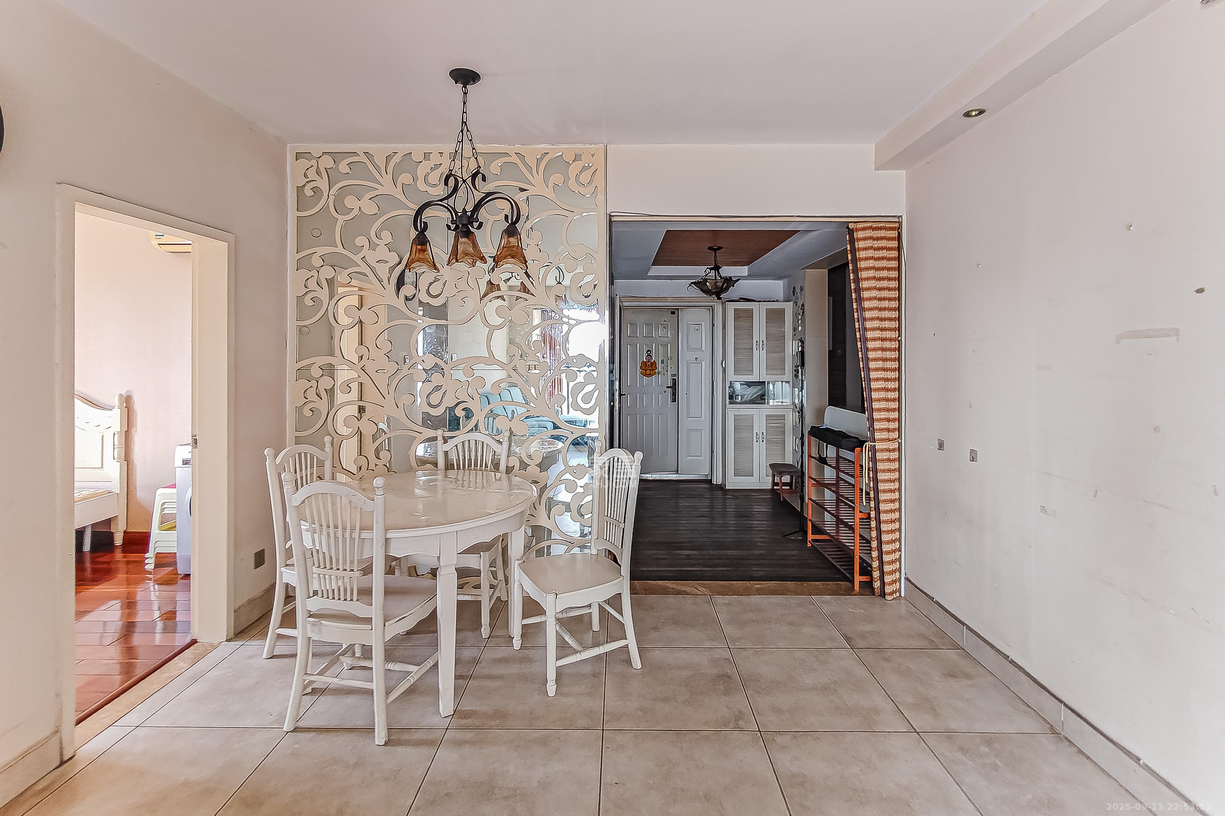 三万英尺 4室2厅1卫 142.0万 三万英尺 4室2厅1卫 142.0万客厅