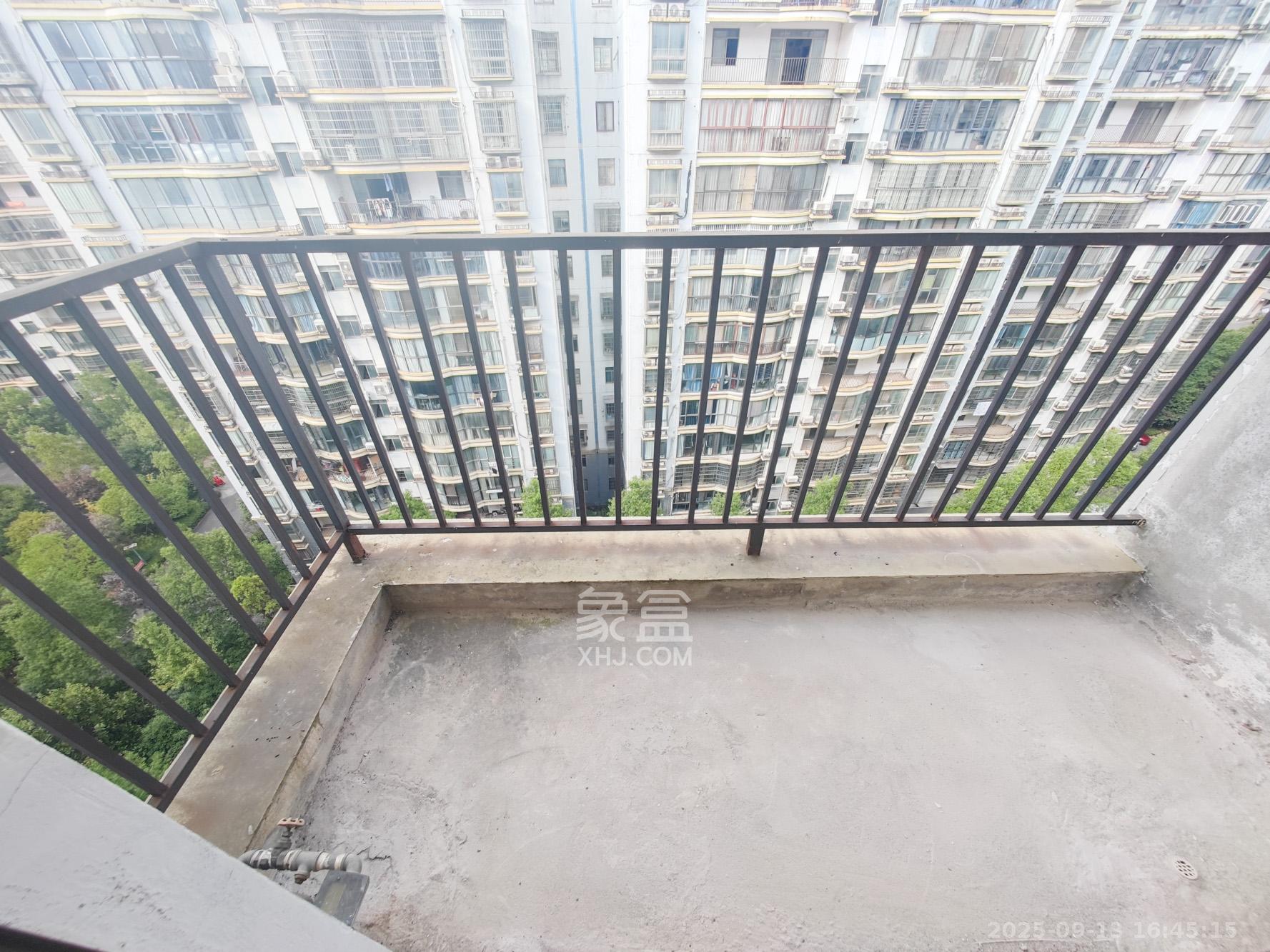 金质嘉苑 0室0厅0卫 88.0万 金质嘉苑 0室0厅0卫 88.0万阳台